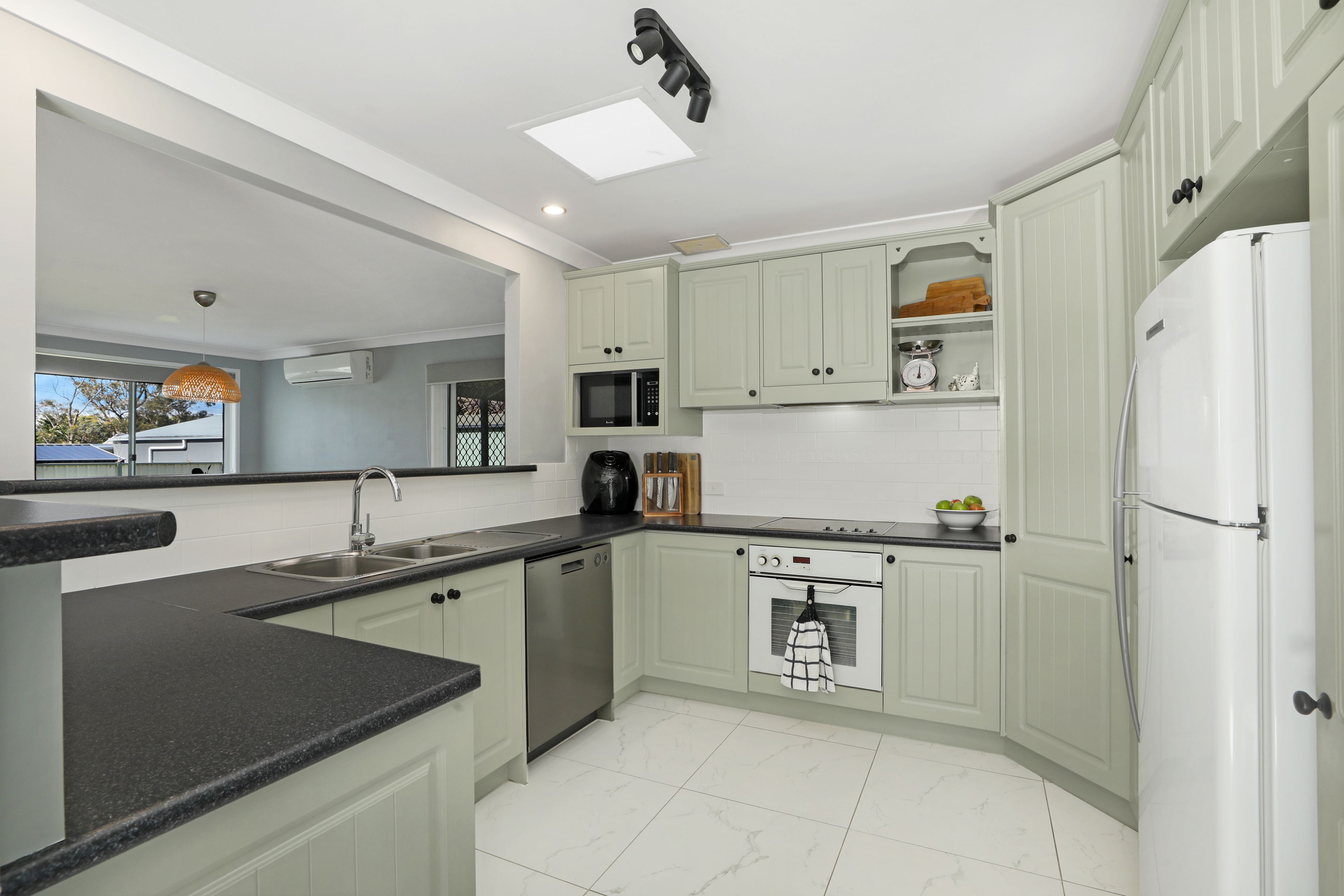 8 James Street — photo 4 of 12