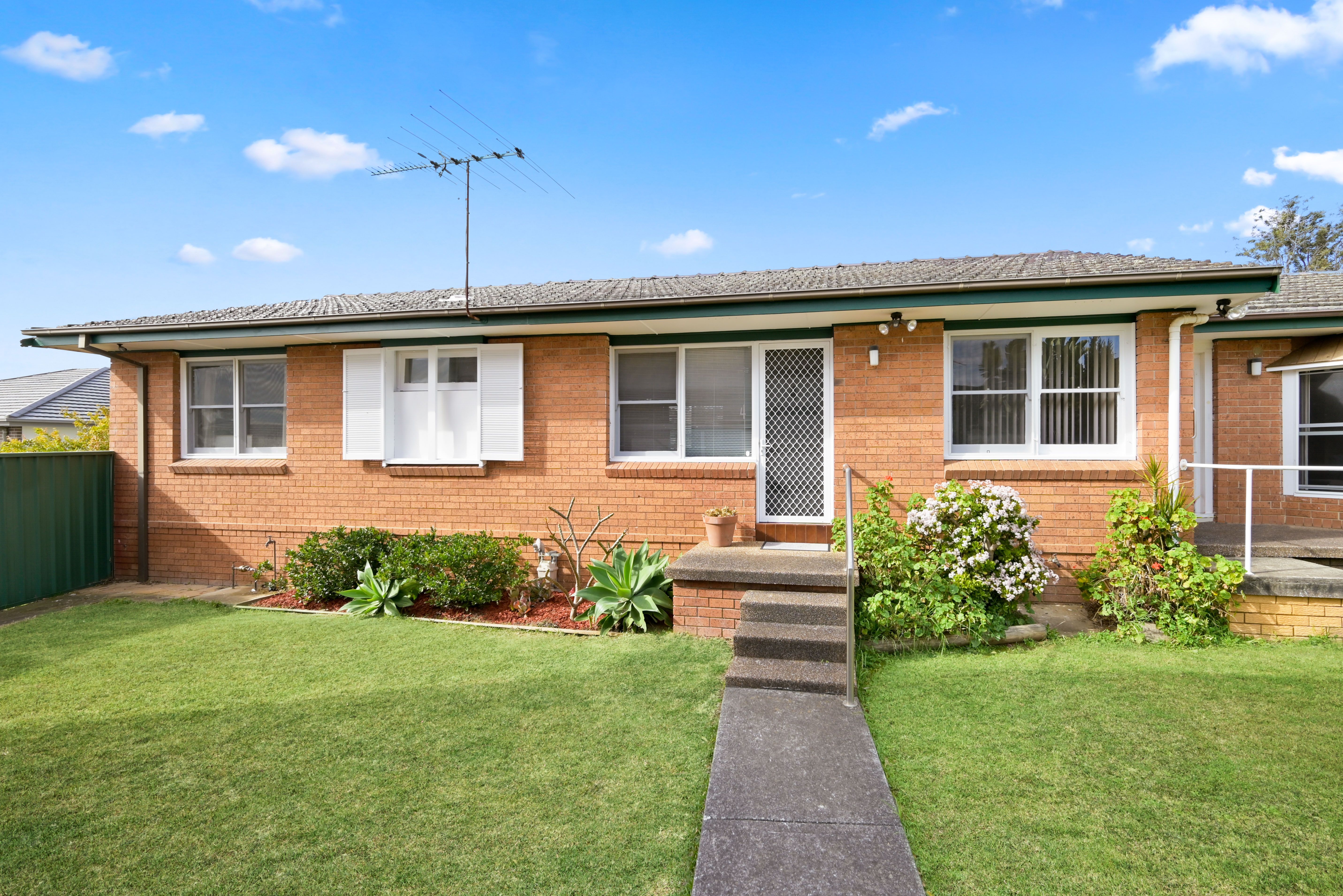 4/84 Townson Avenue, Minto, NSW 2566