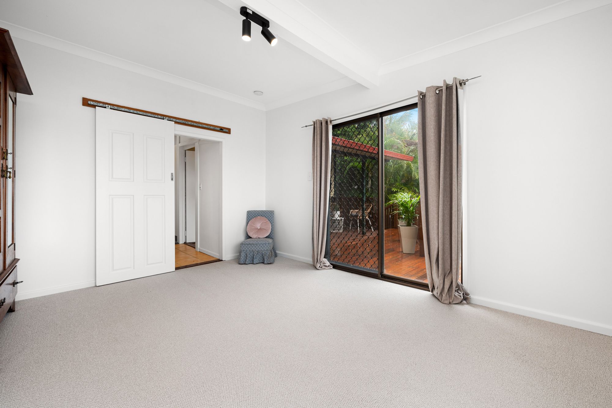 14 HILL PARK Lane — photo 11 of 15