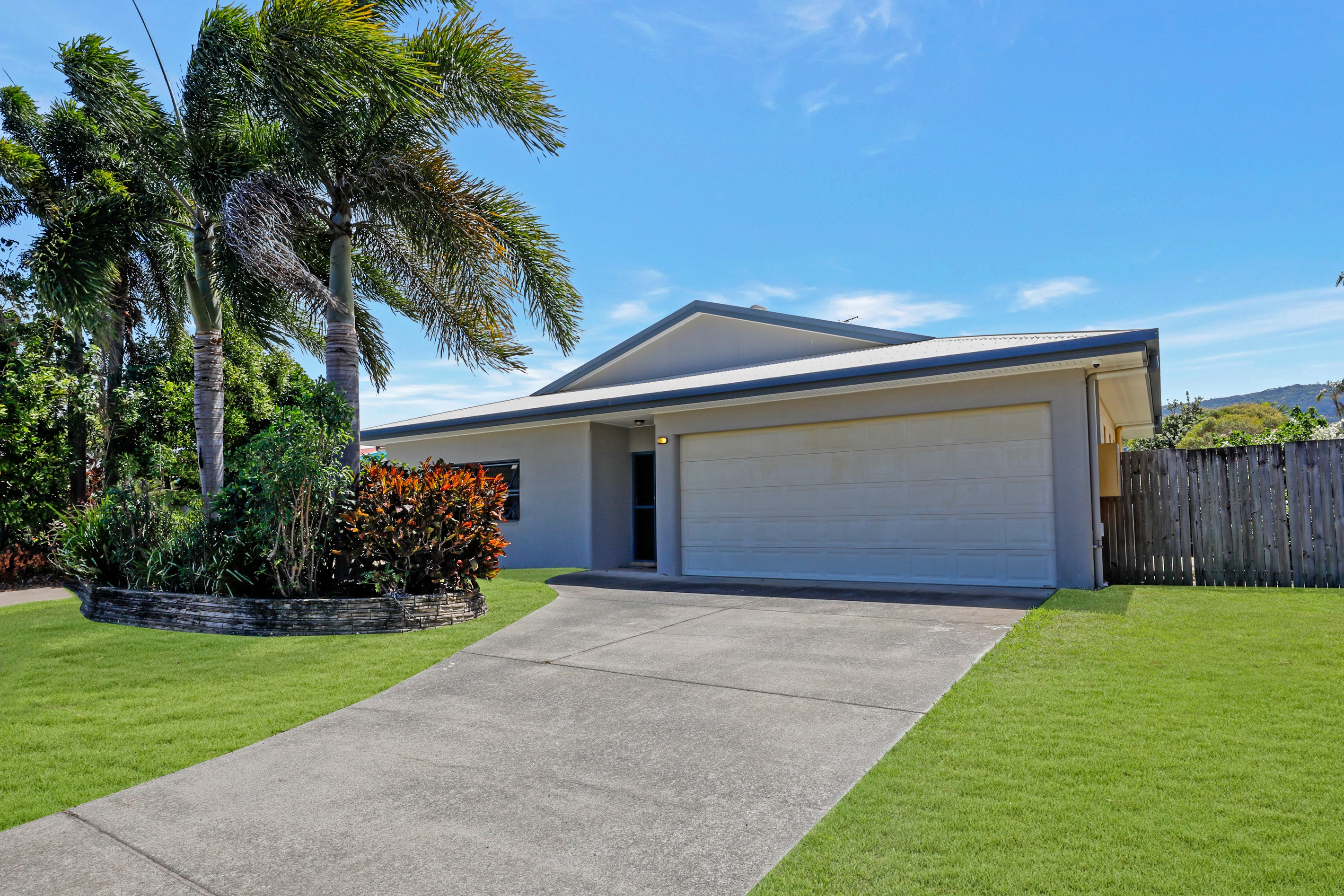 Smithfield, QLD 4878