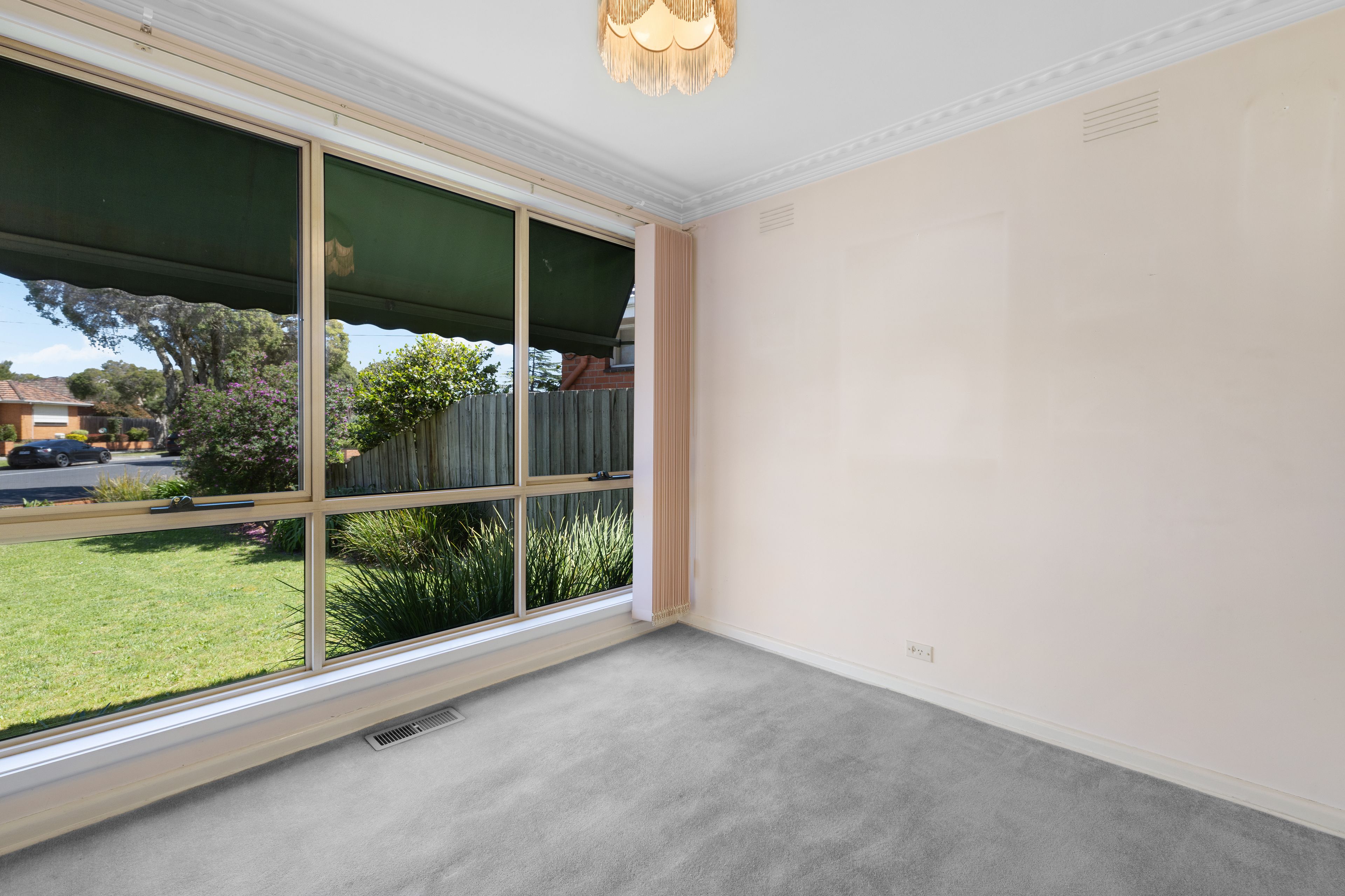 21 Freda Avenue — photo 4 of 17