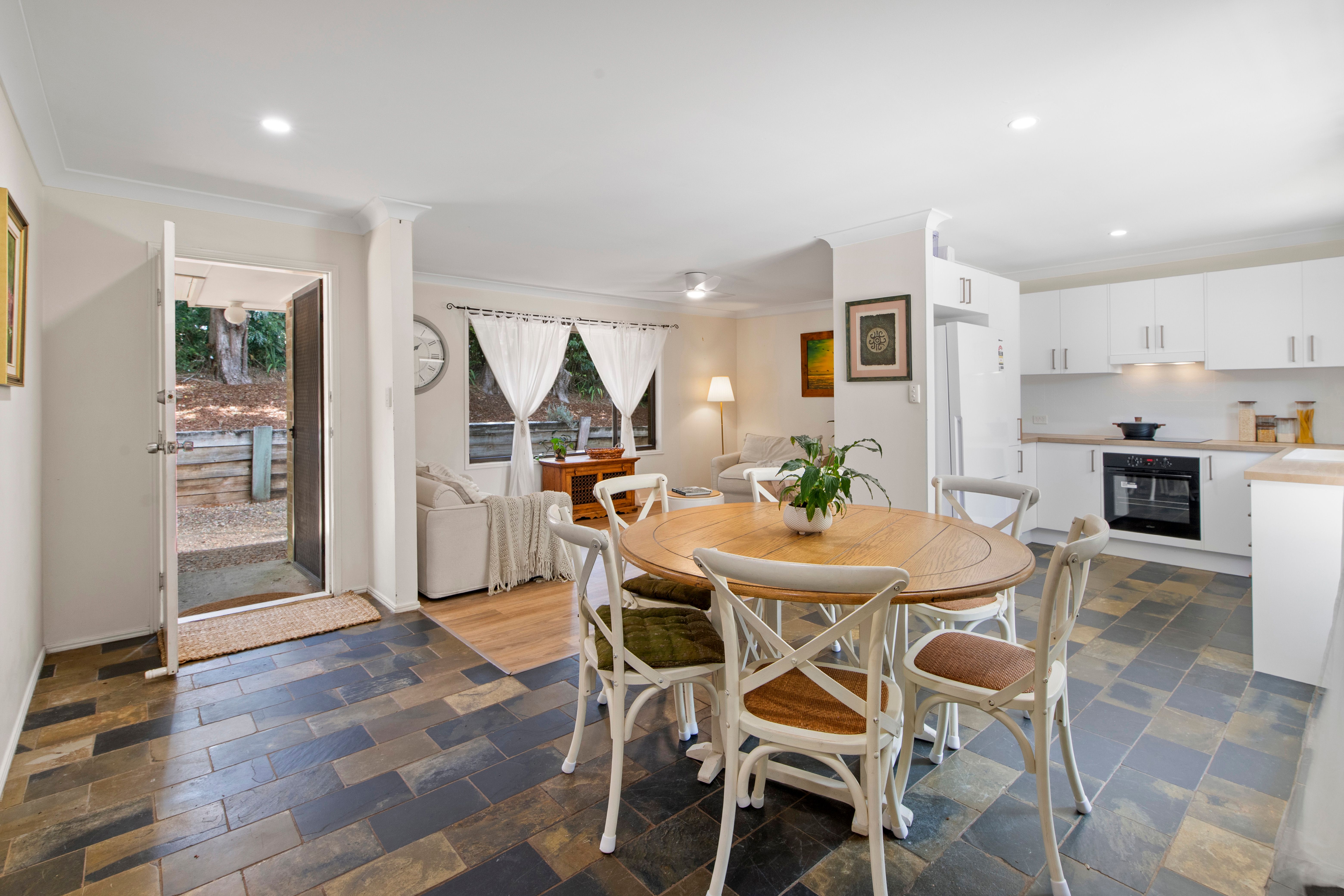 35-37 Macdonnell Road — photo 8 of 19