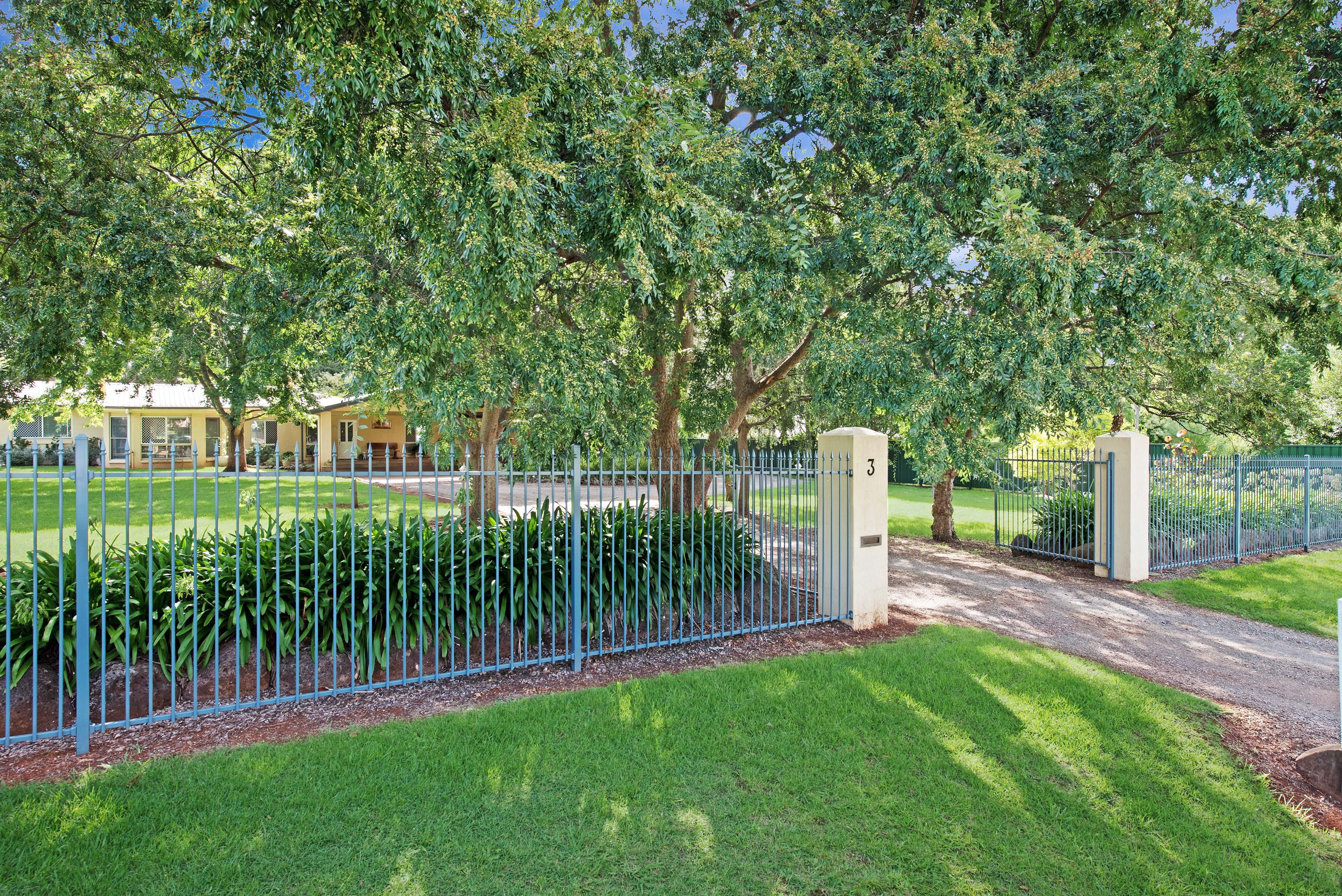 3 Lucinda Avenue, Highfields, QLD 4352