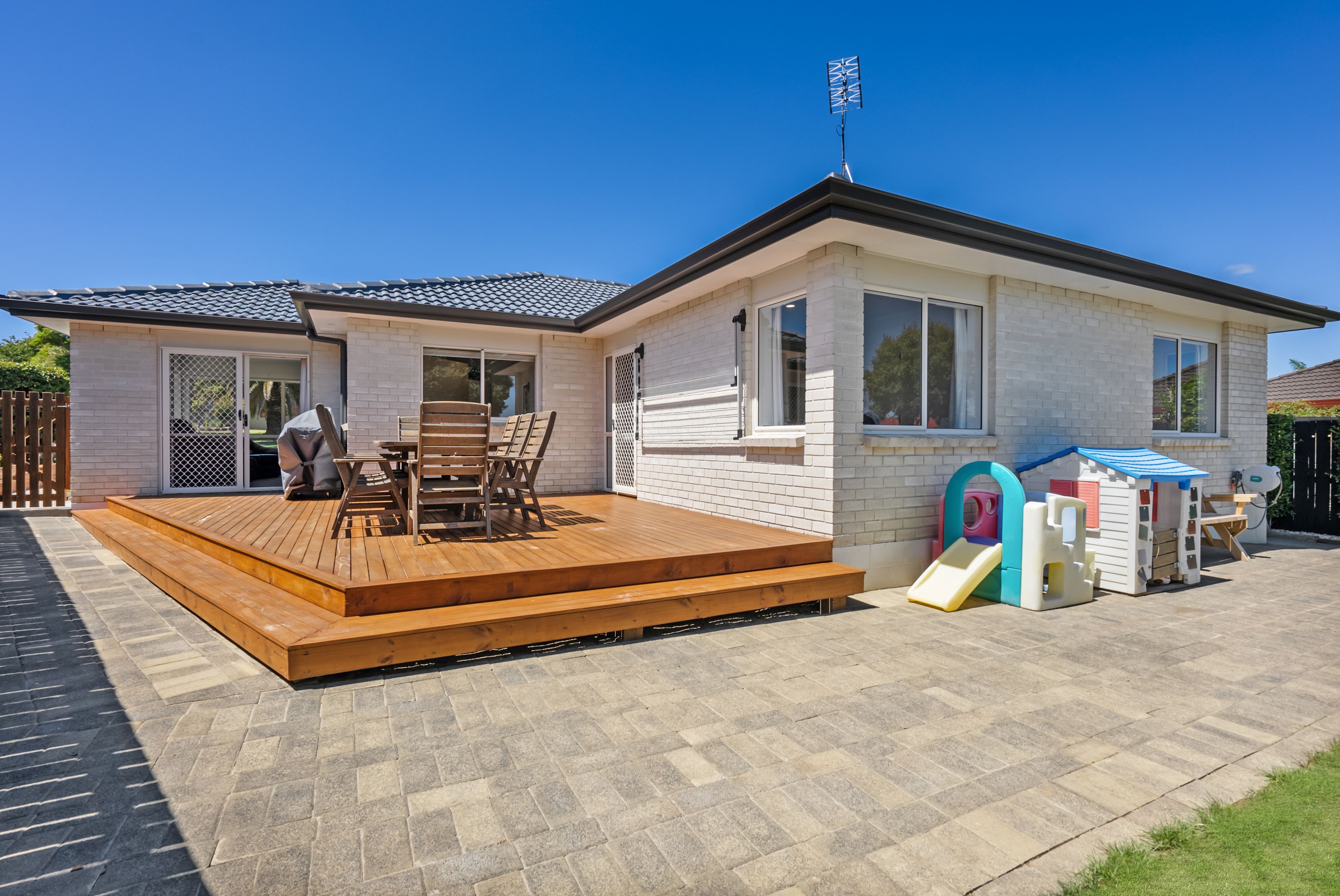 2/27 Channing Crescent, Botany Downs, Manukau City