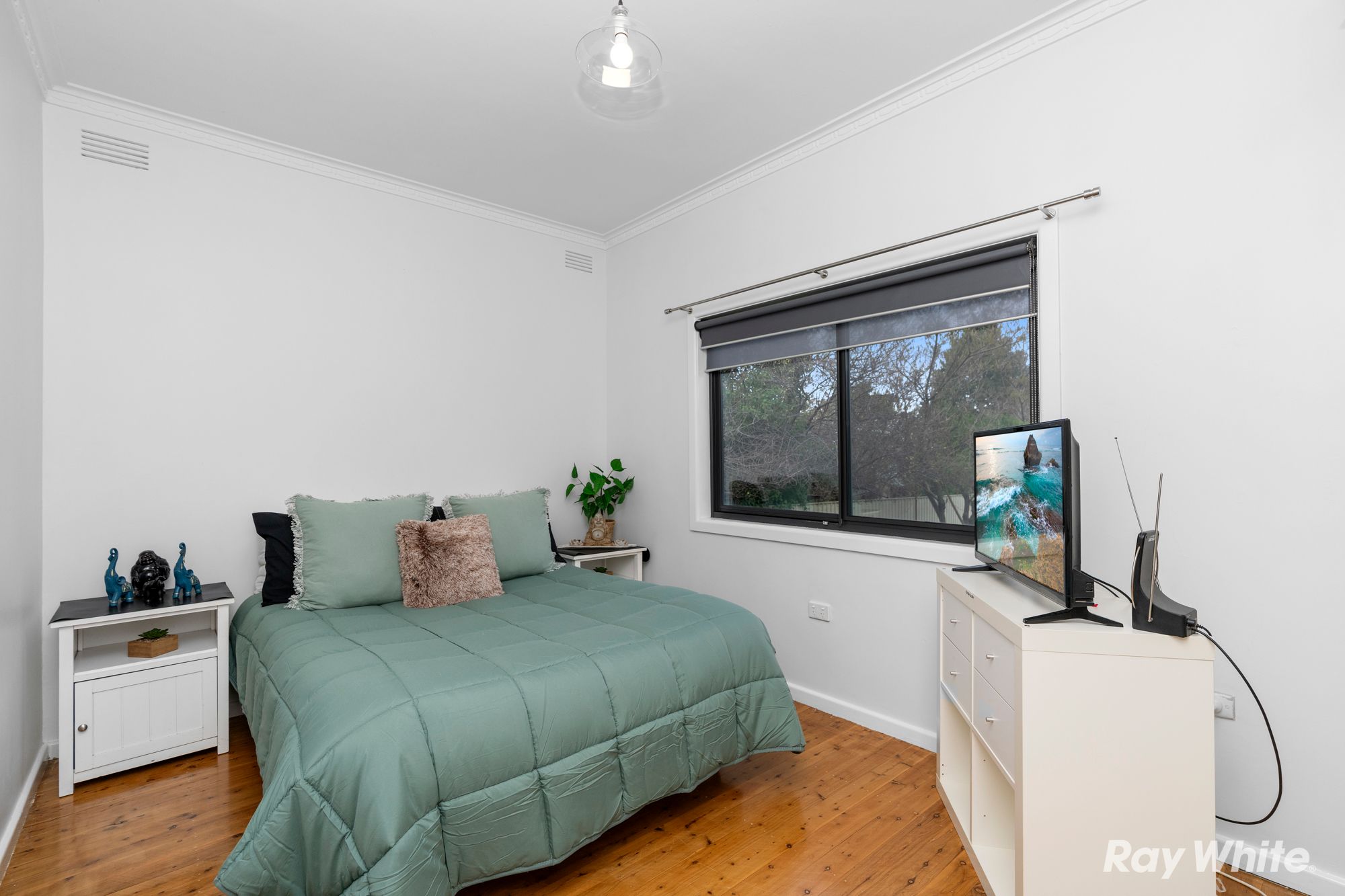 86 Tichborne Crescent — photo 7 of 12