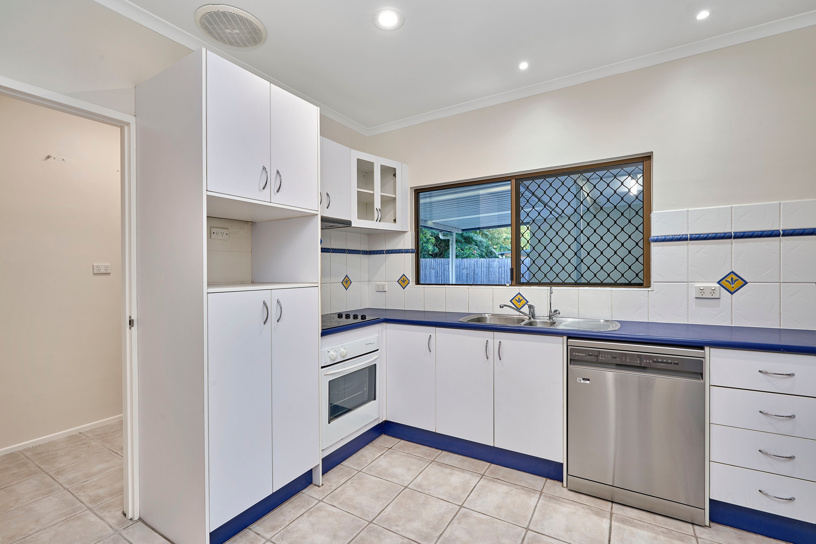7 Garland Close, Kanimbla, QLD 4870