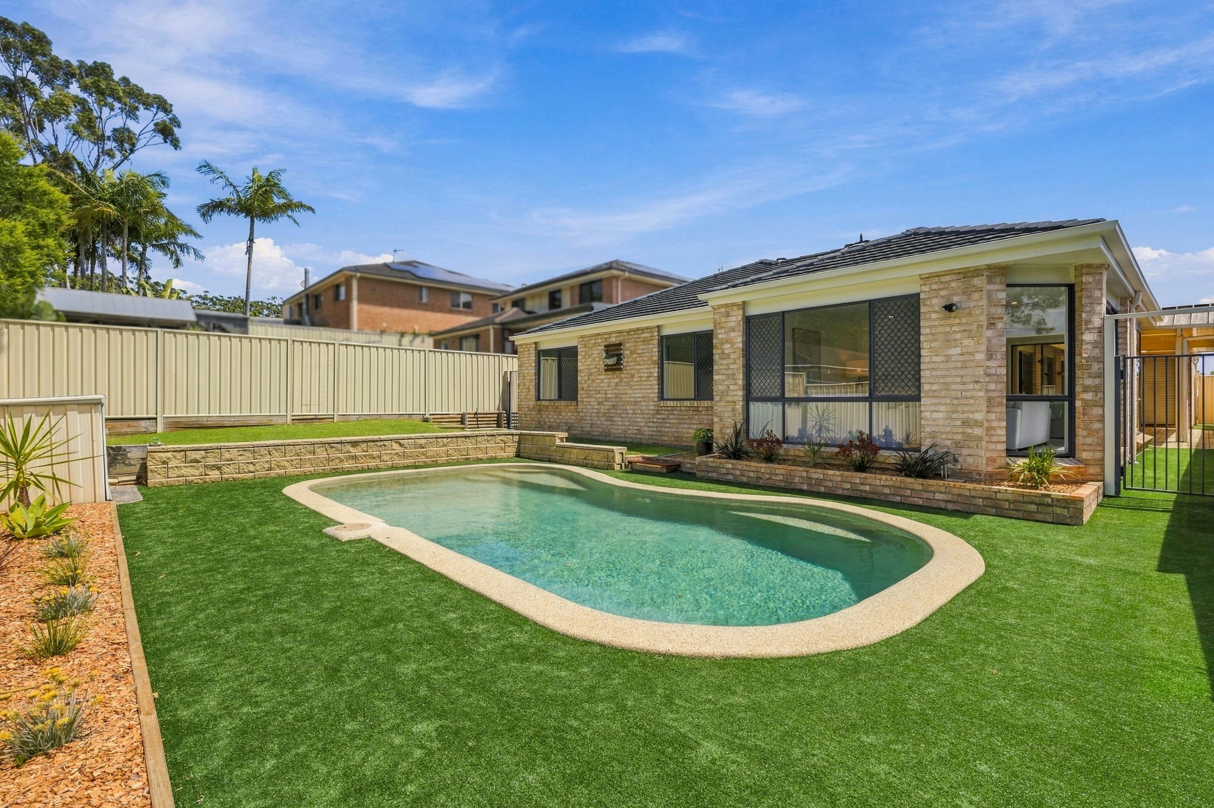 7 Armstrong Close — photo 15 of 18