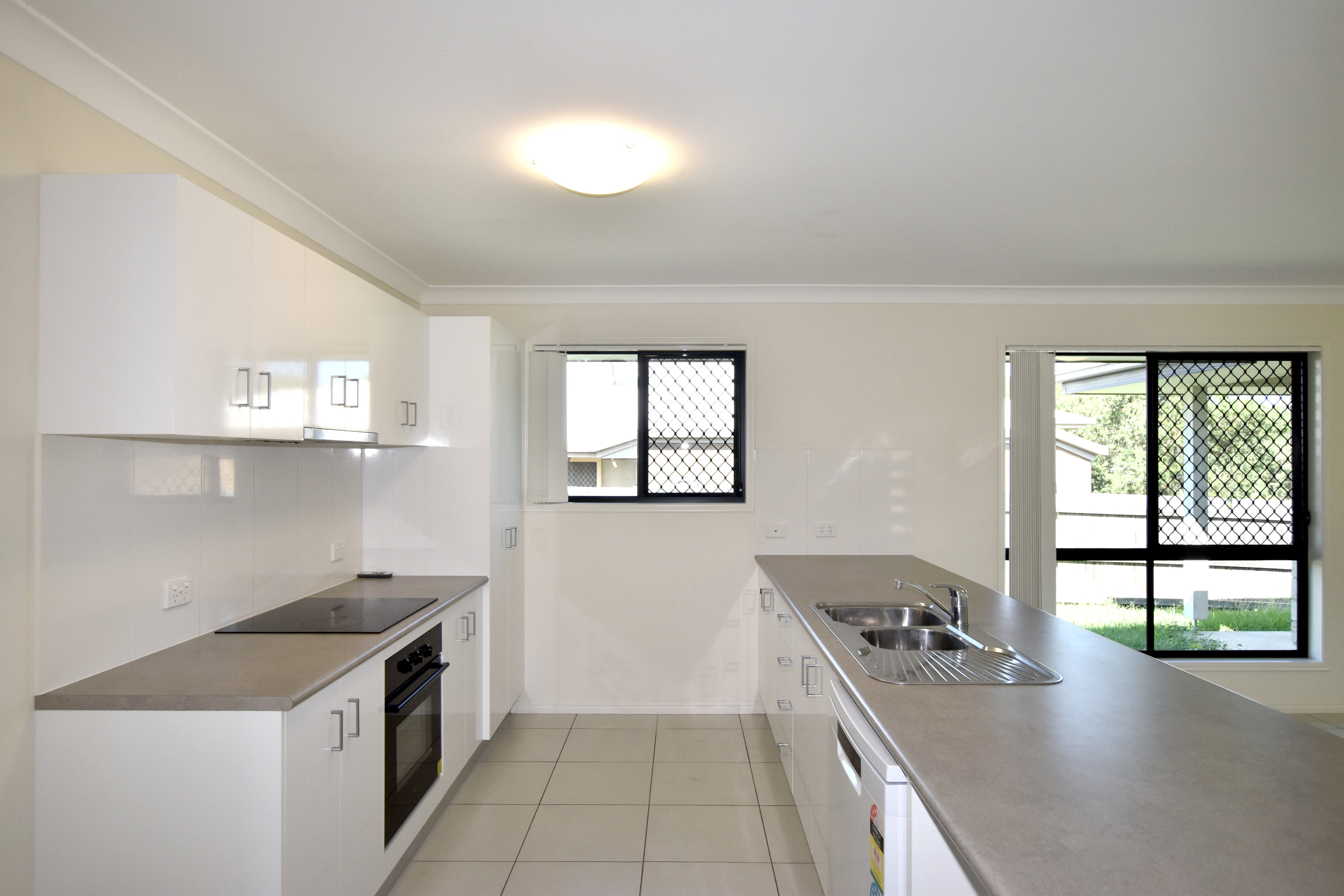 12 Blackburn Court, Kirkwood, QLD 4680