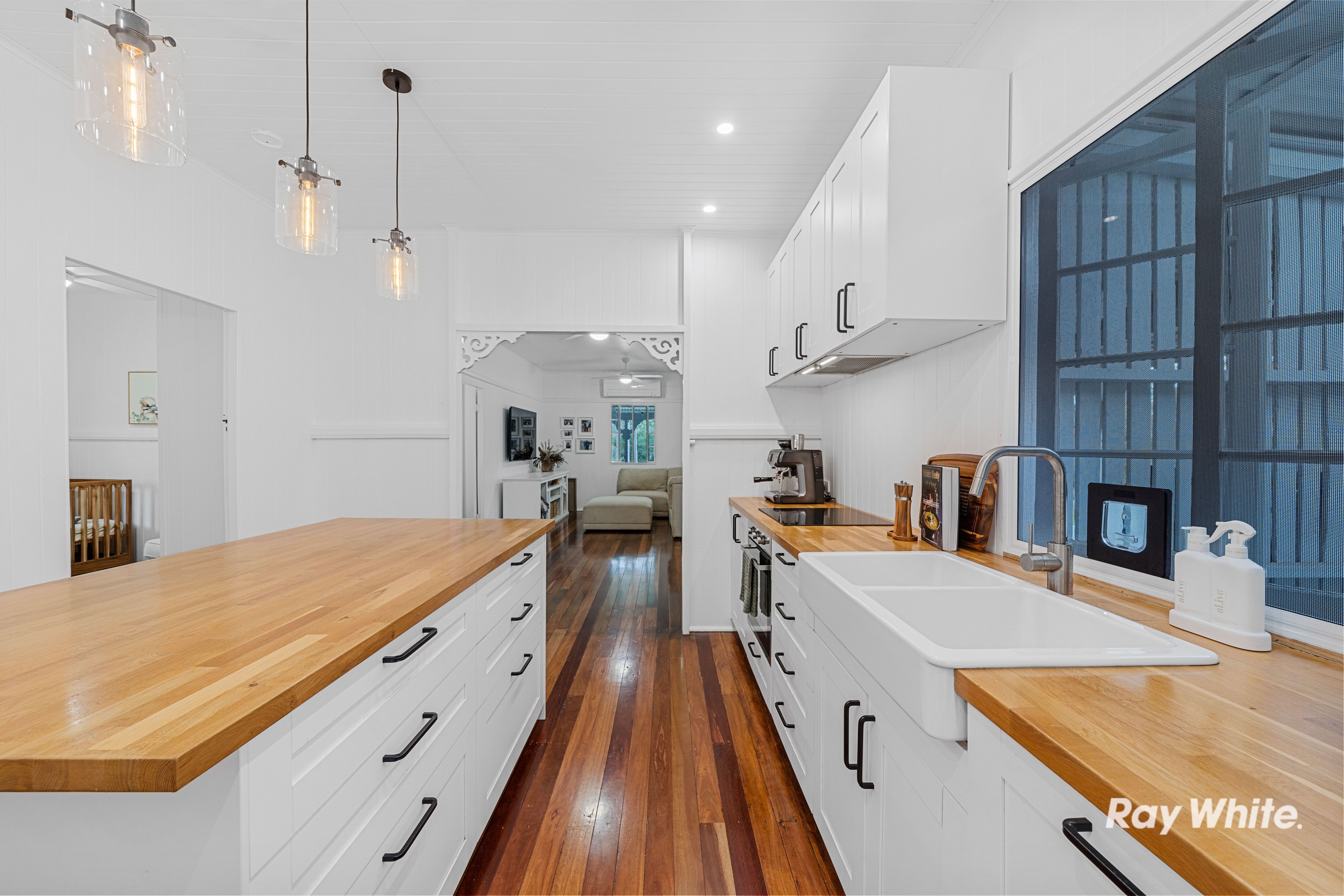 178-184 Sharton Avenue — photo 11 of 19