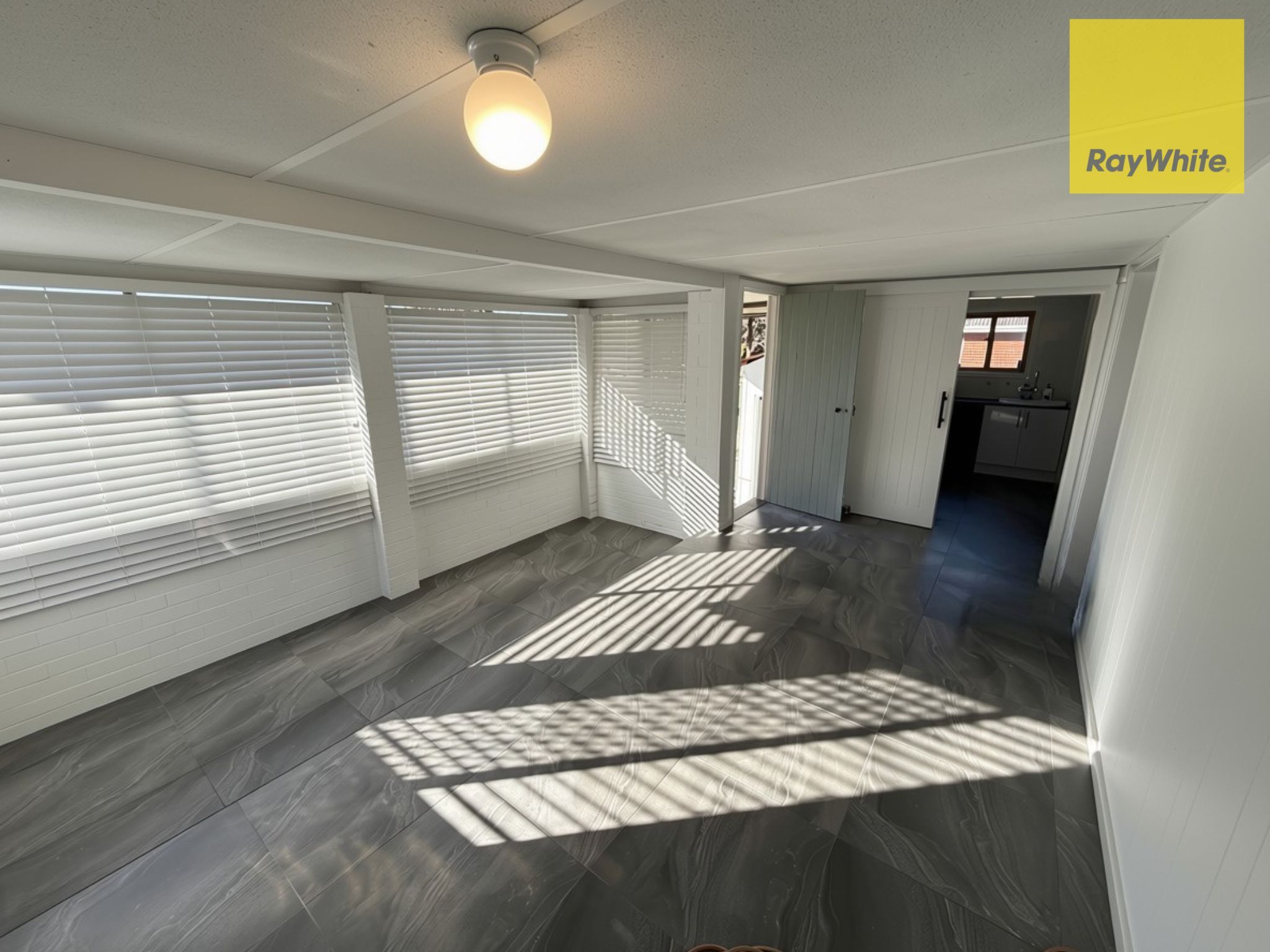 1/102 Hardy Road — photo 9 of 12