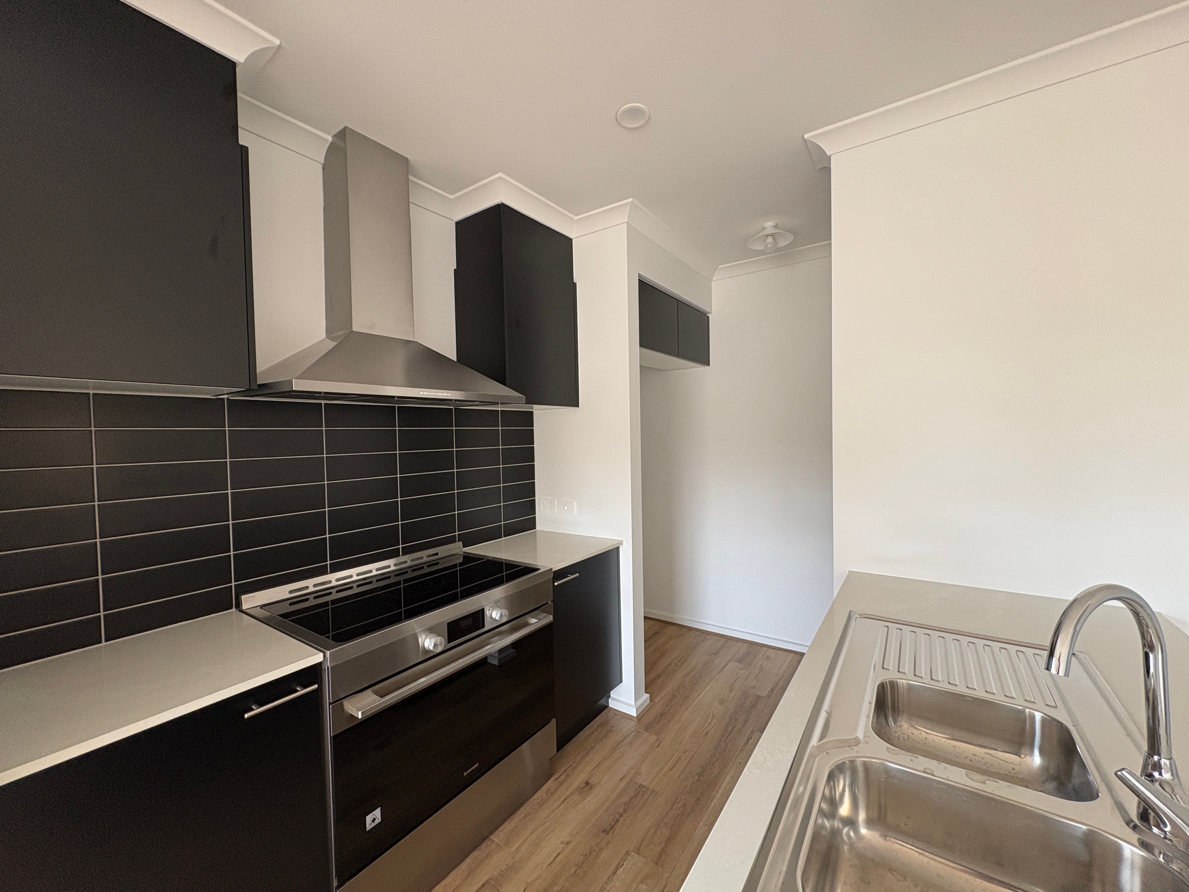 16 Skyline Avenue — photo 2 of 9