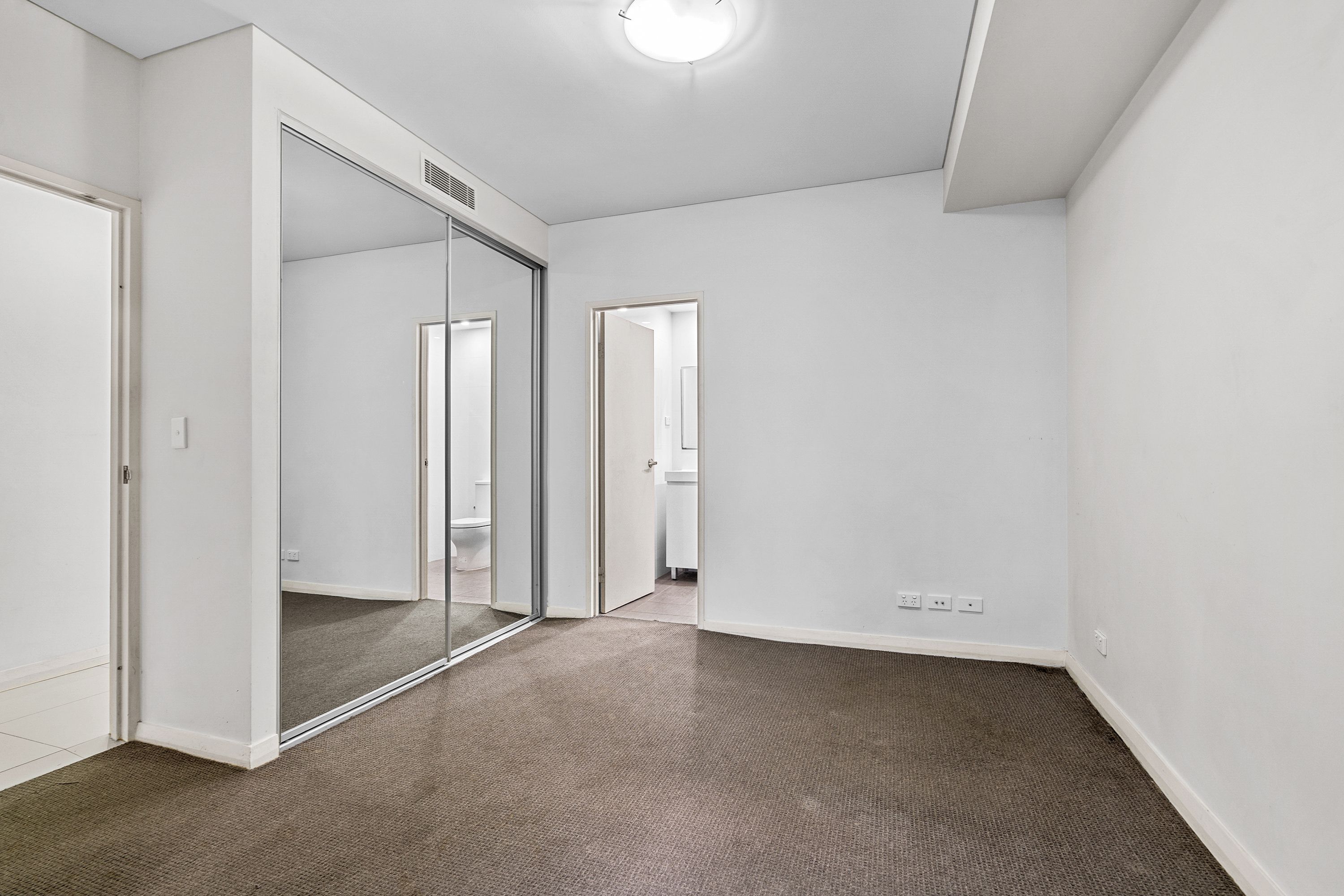 207/314 Canterbury Road (Access via Canton St) — photo 8 of 10