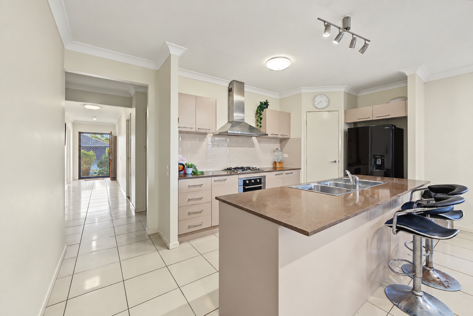 67 Burnett Drive, Holmview, QLD 4207