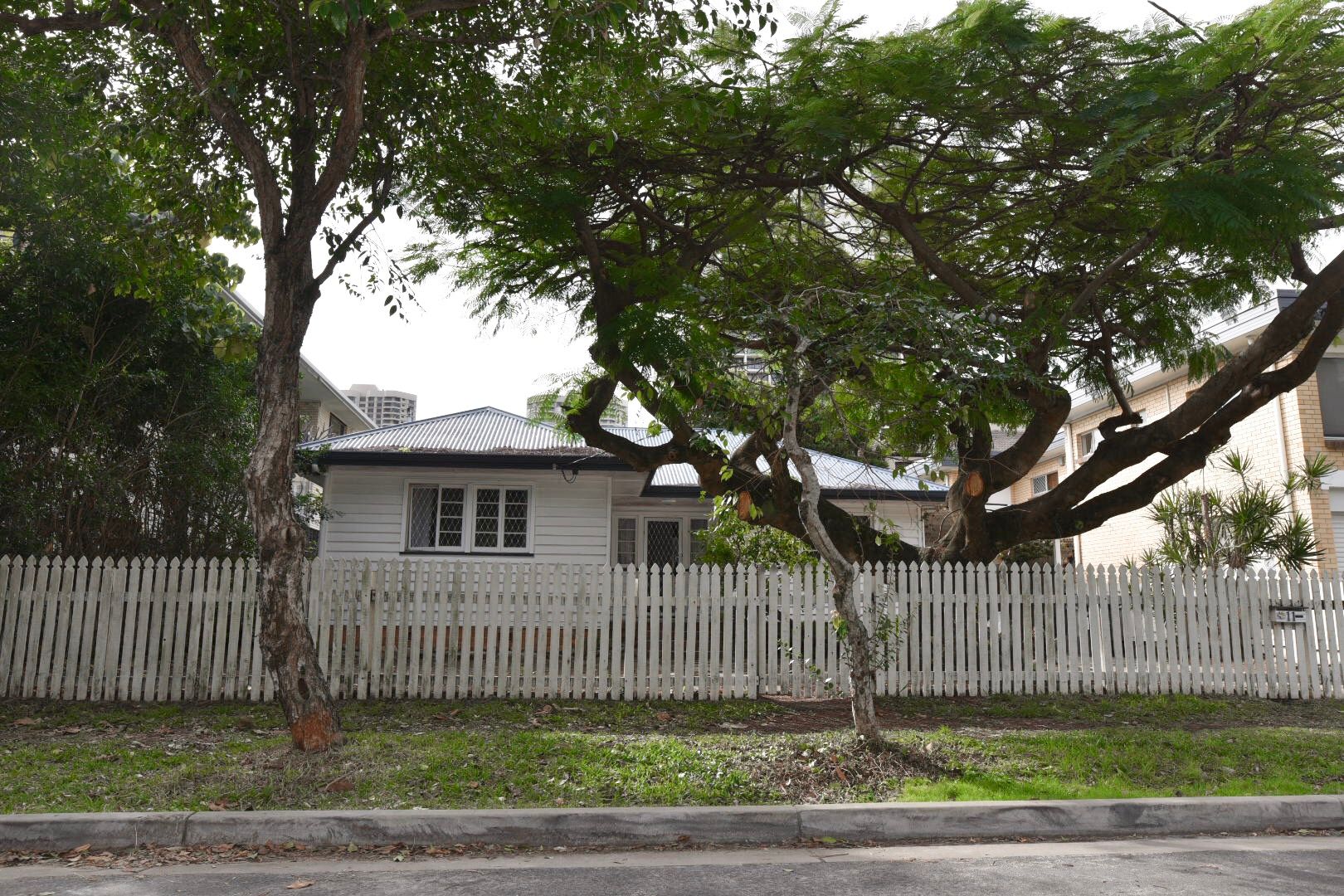 11 Birt Avenue, Surfers Paradise, QLD 4217