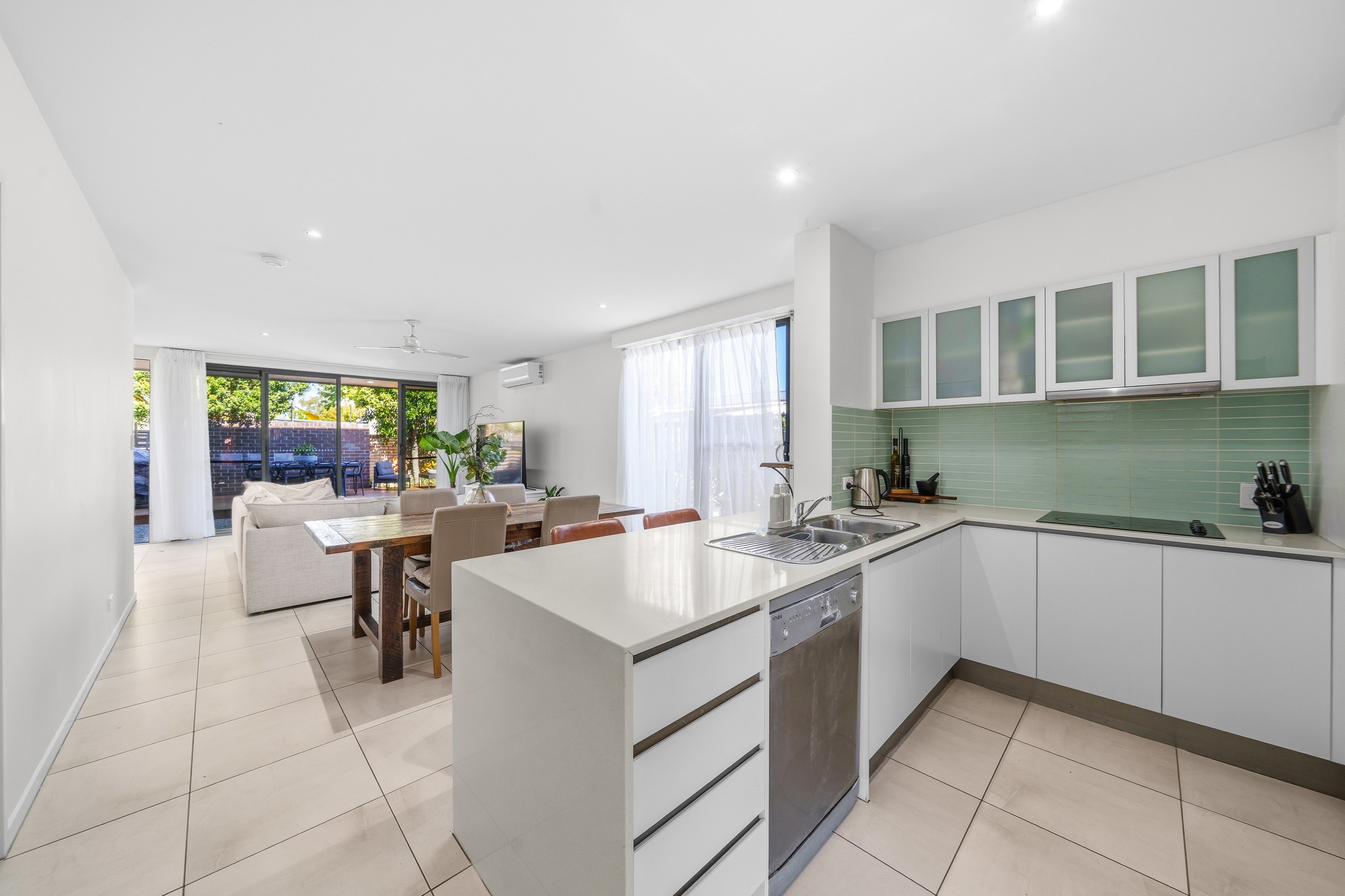 2/39 Gordon Street, Labrador, QLD 4215