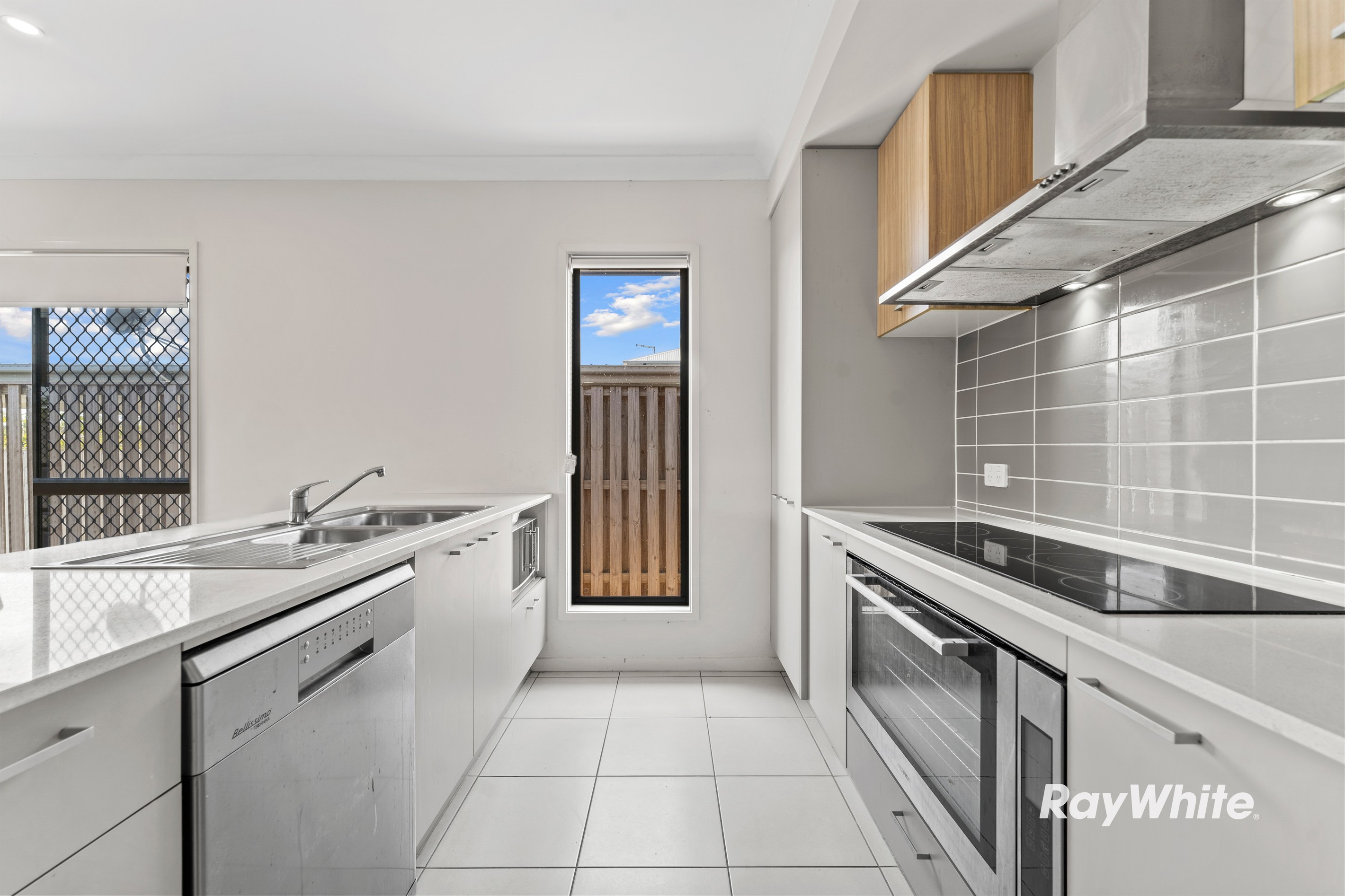 24 Frederick Place, Park Ridge, QLD 4125