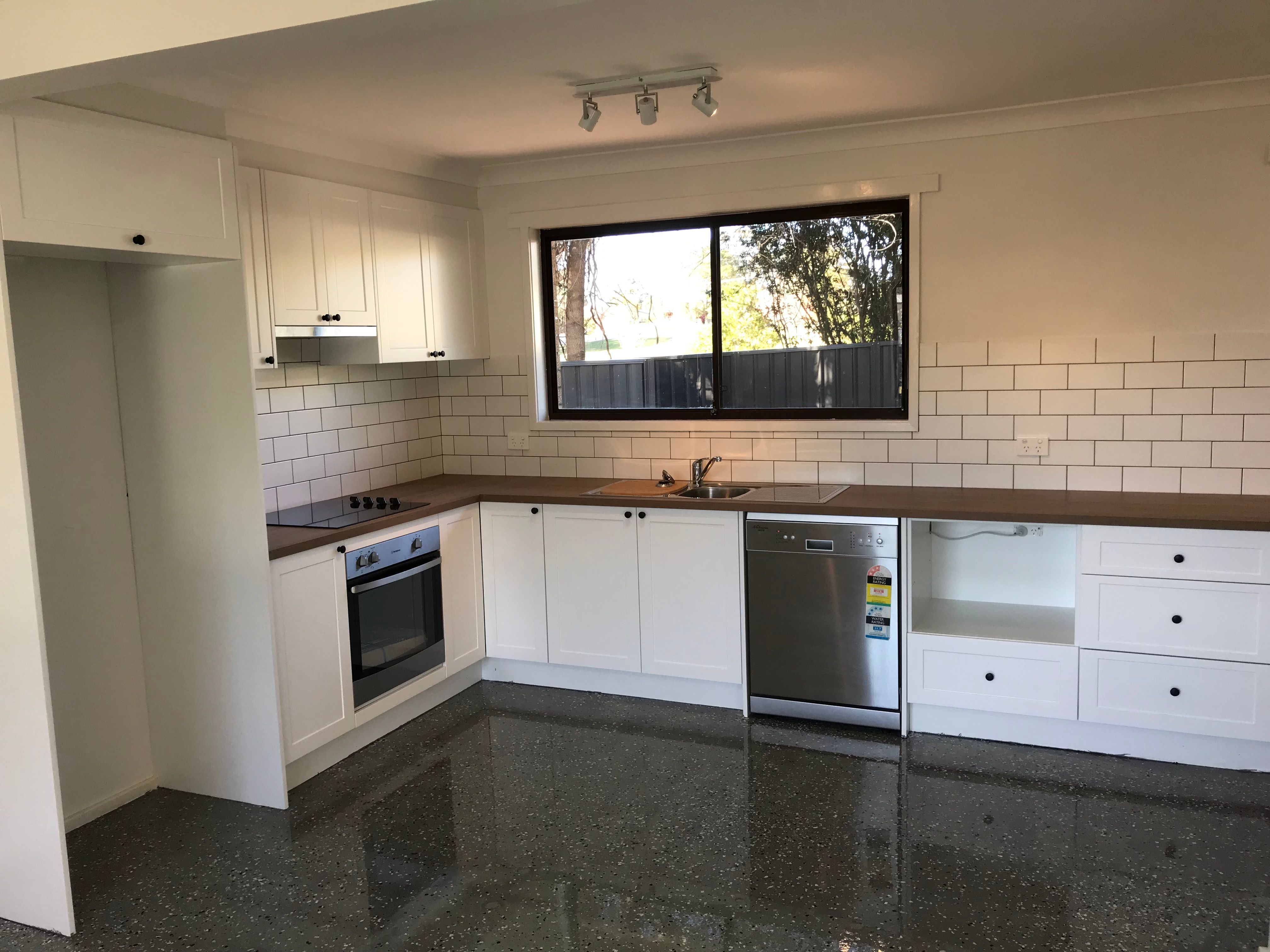 8 Edwards Avenue, Bomaderry, NSW 2541