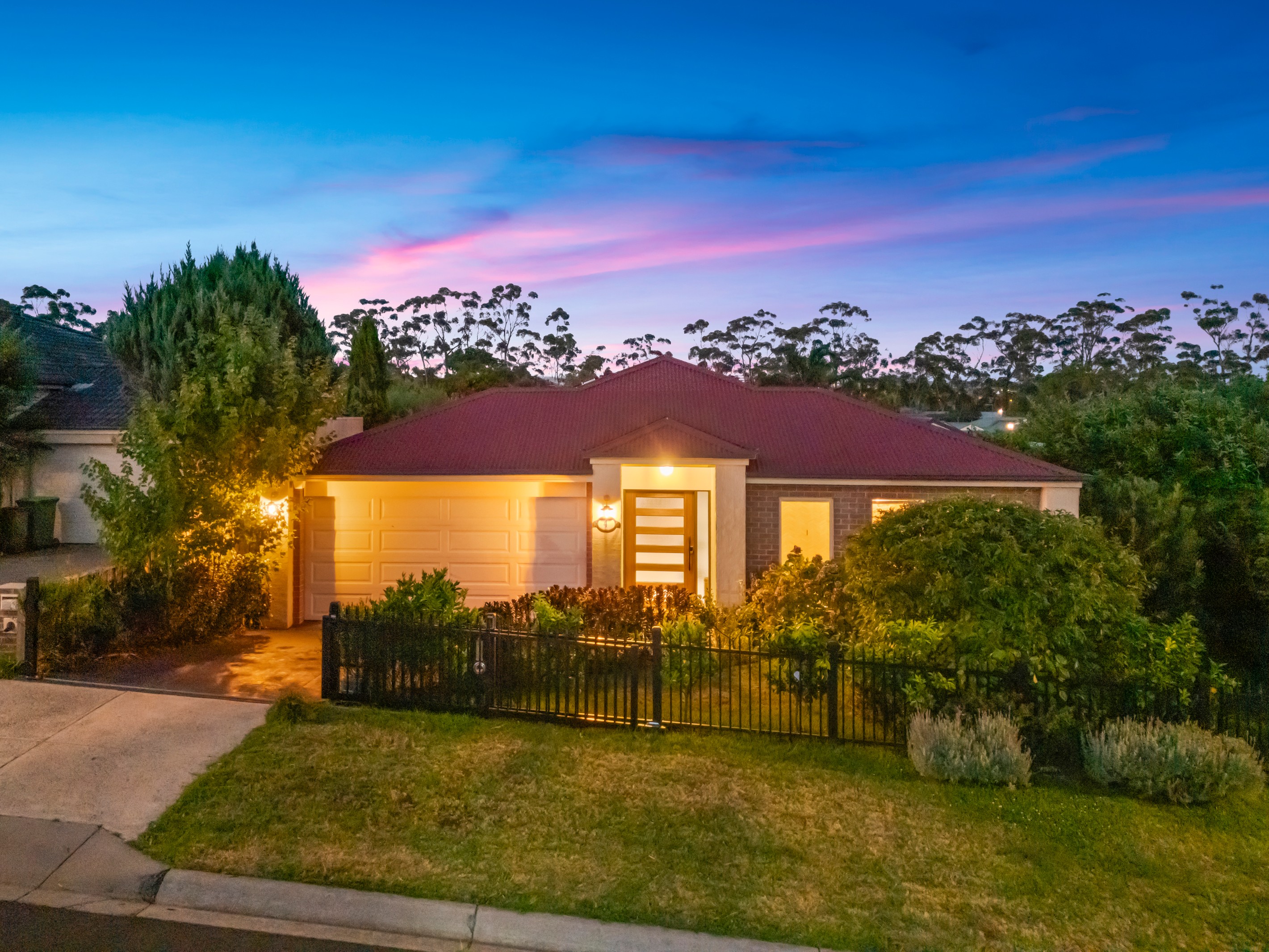 4 Pioneers Crescent, Pakenham, VIC 3810