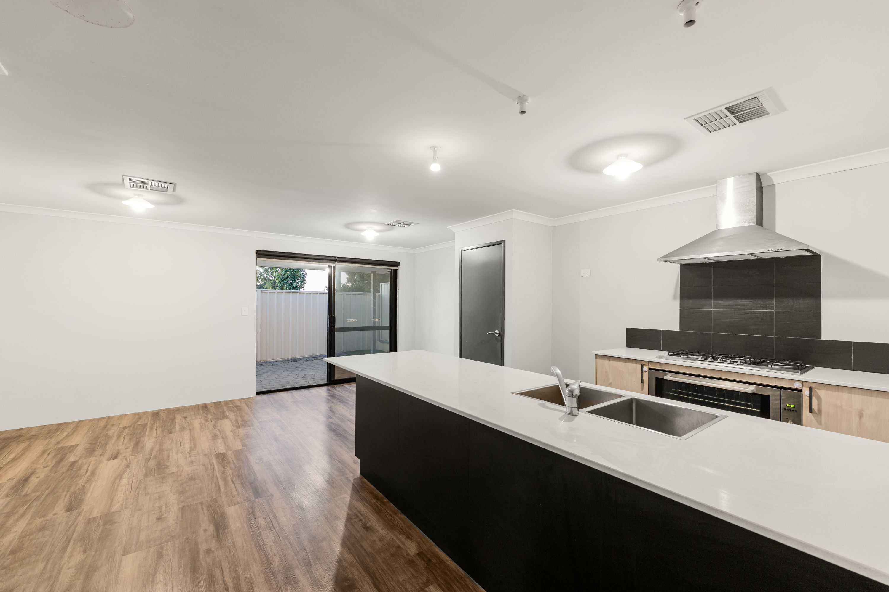 14/297 Railway Avenue, Armadale, WA 6112