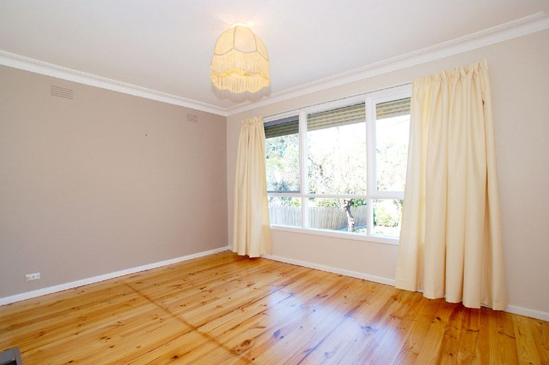 2 McGuigan Grove, Ferntree Gully, VIC 3156
