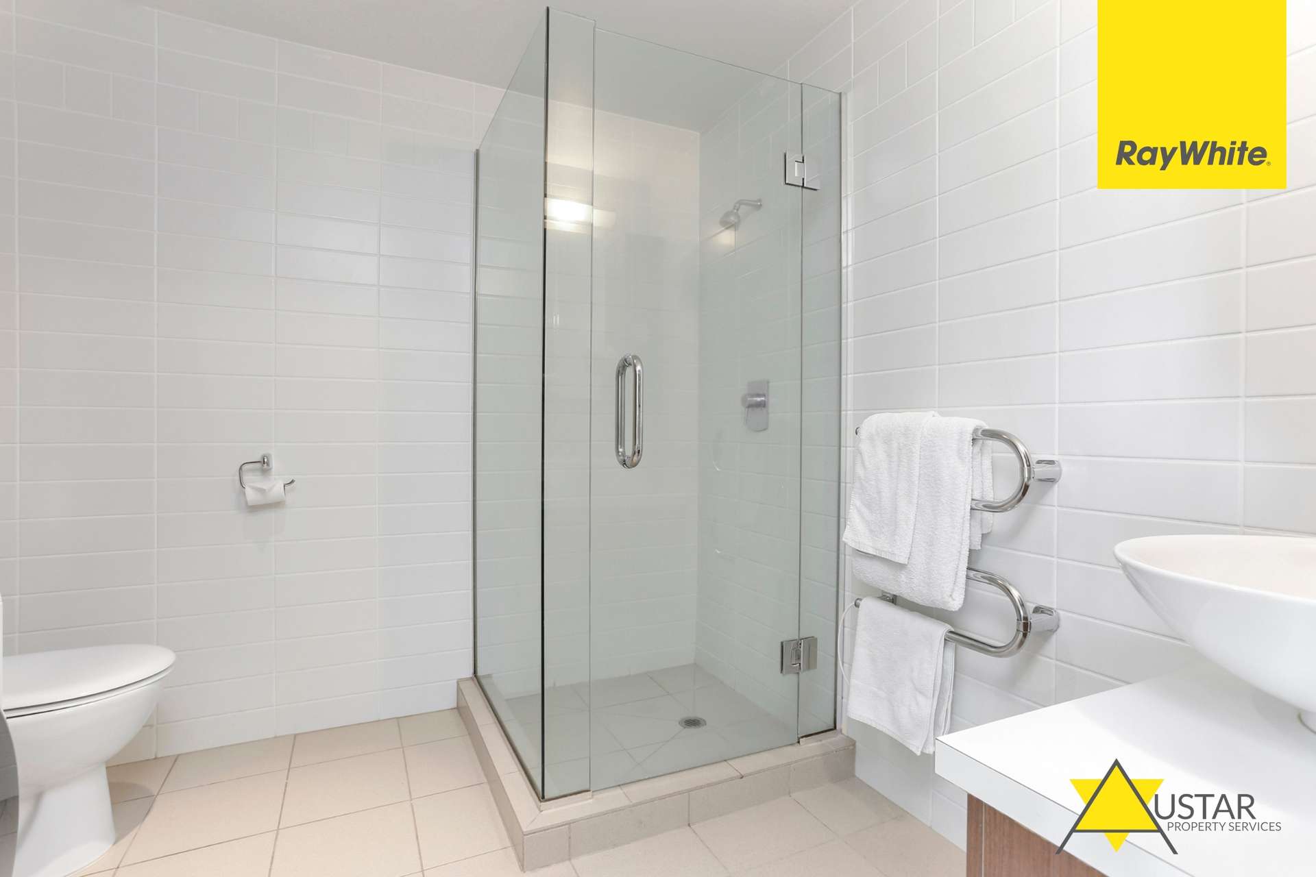 1004/85 Beach Road photo 9