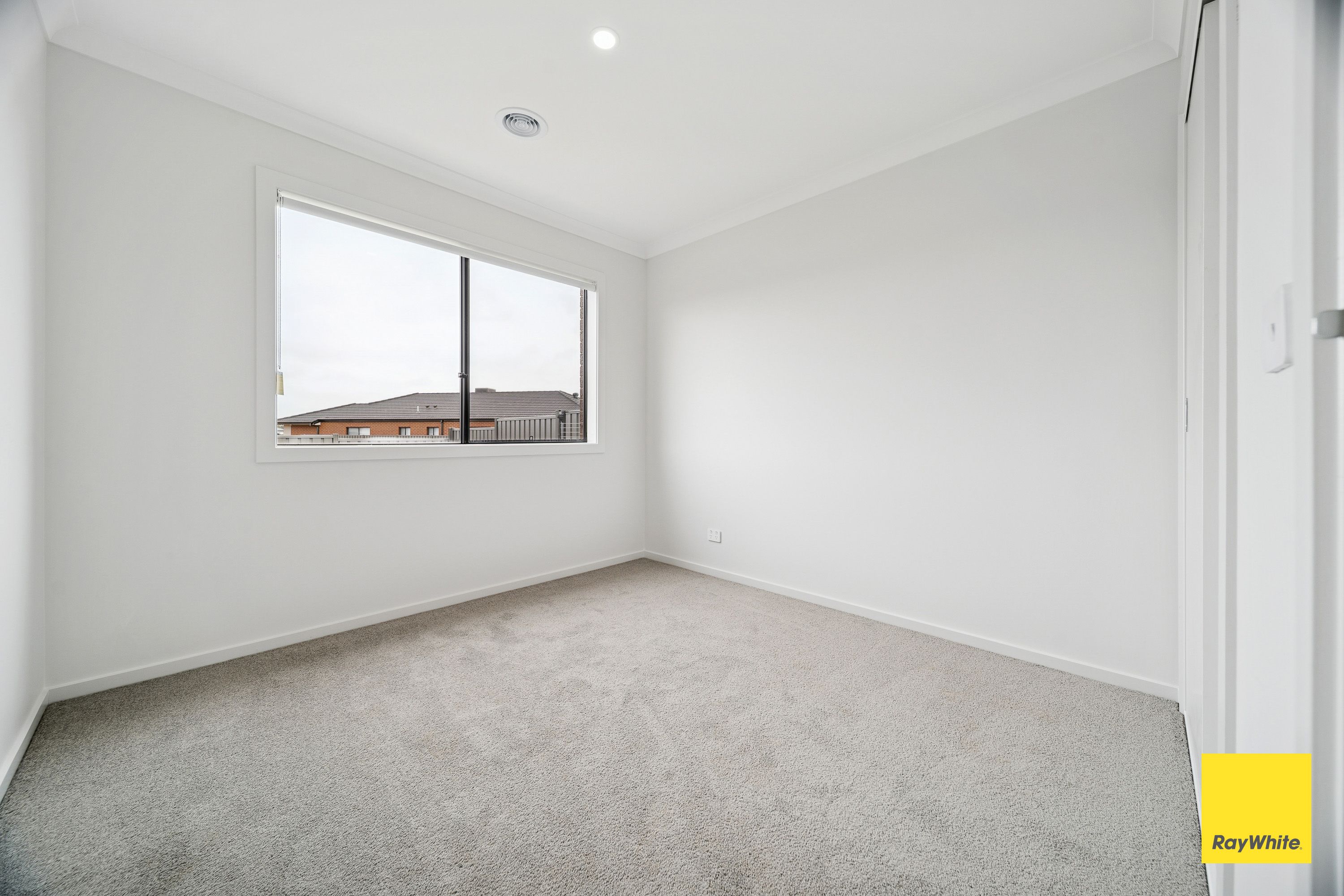 3 Betoota Avenue — photo 7 of 11