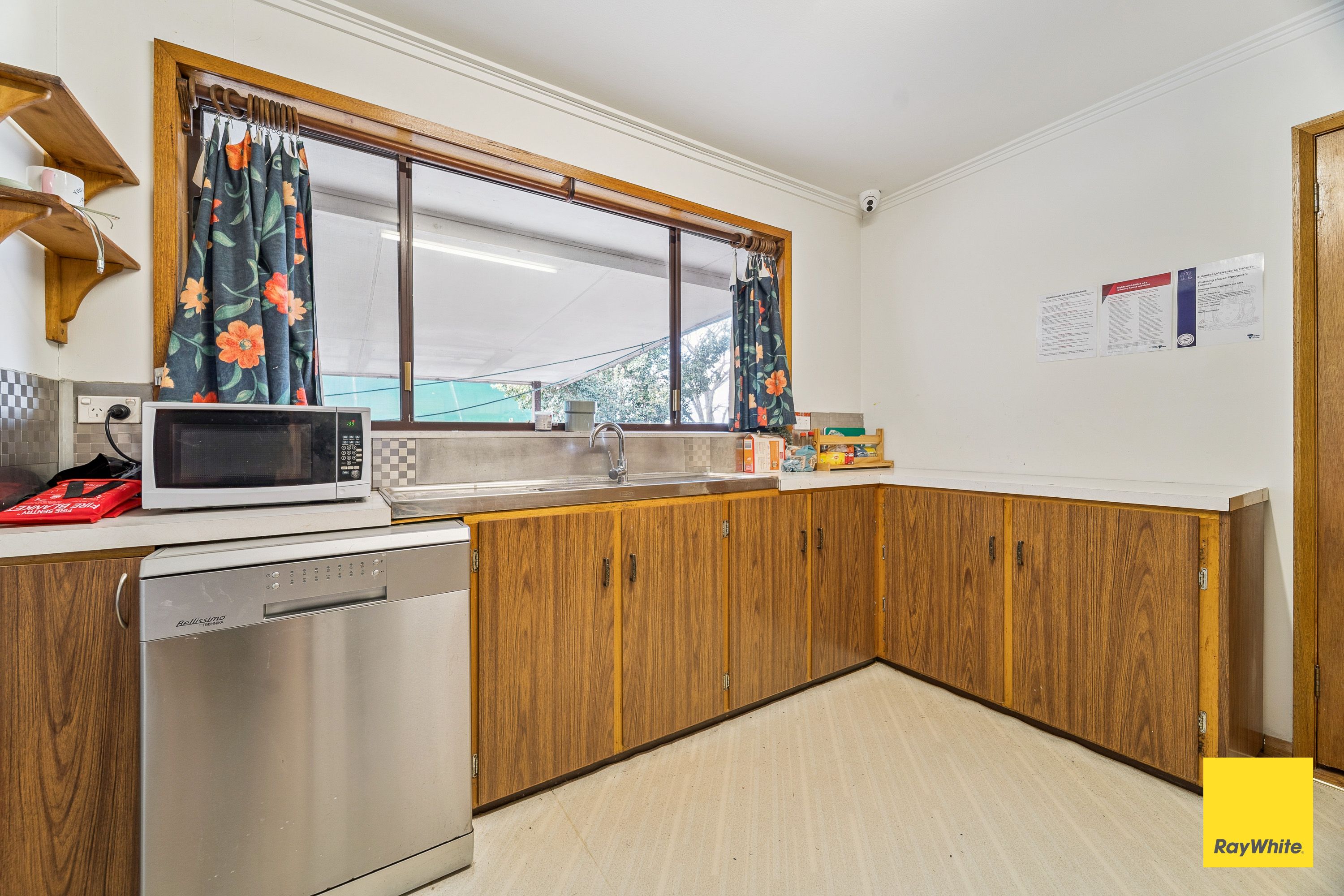 176 Aspinall Street — photo 4 of 11