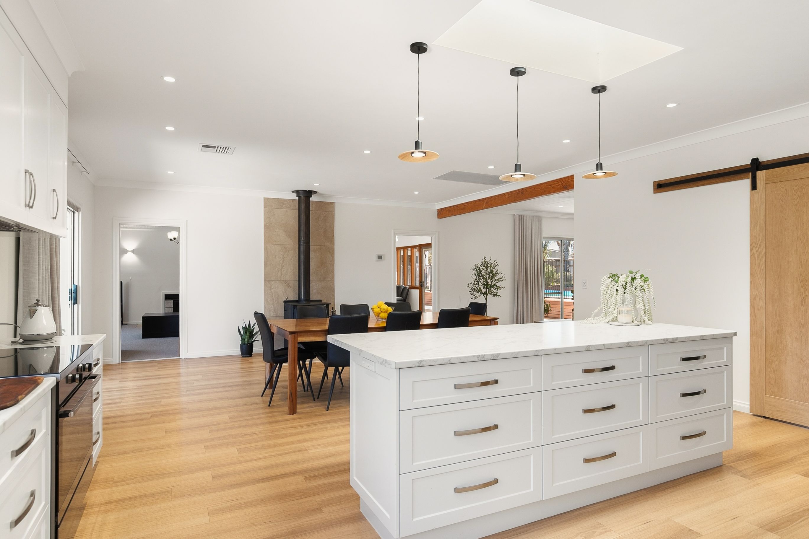 32 Hoffman Road — photo 4 of 23