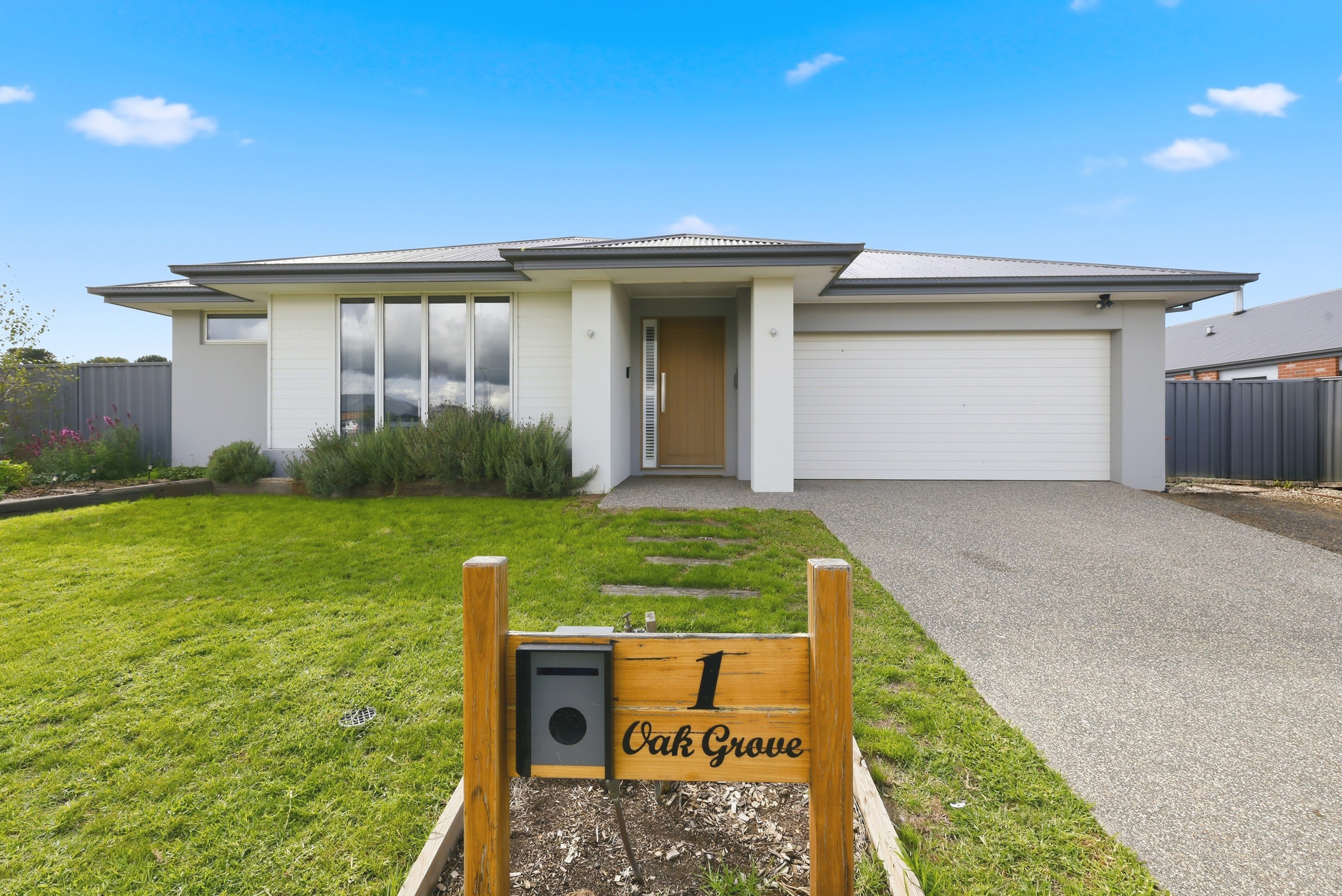1 Oak Grove, Romsey, VIC 3434