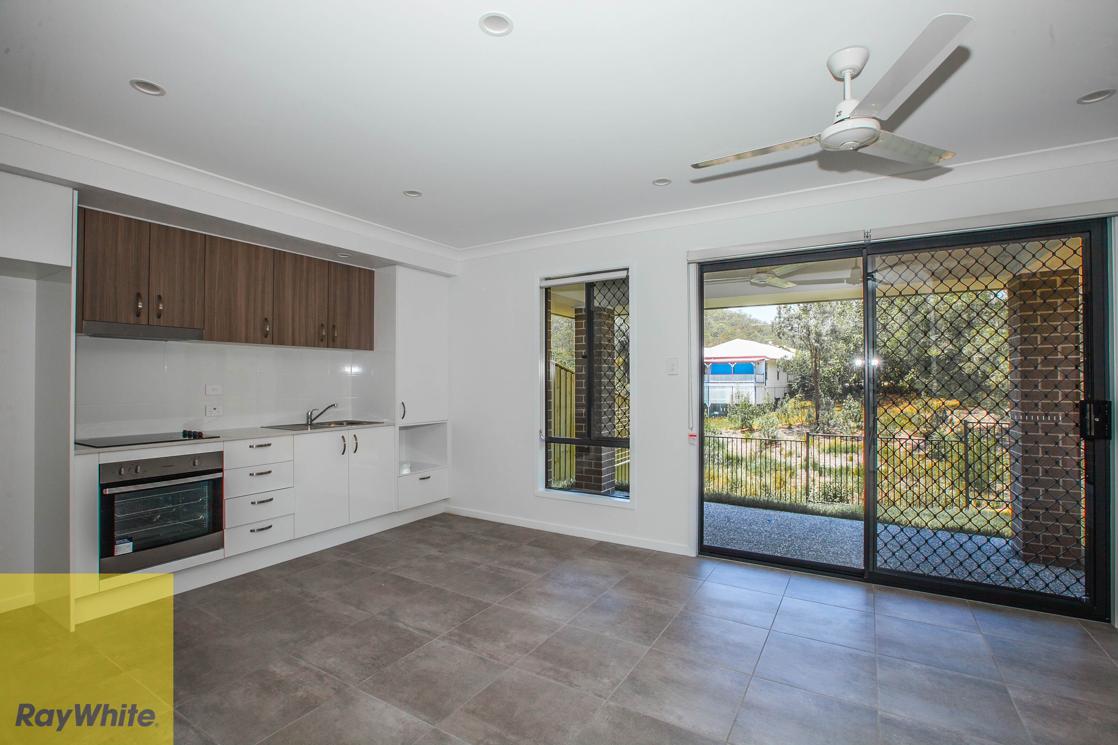 2/10 Roselea Avenue, Bahrs Scrub, QLD 4207