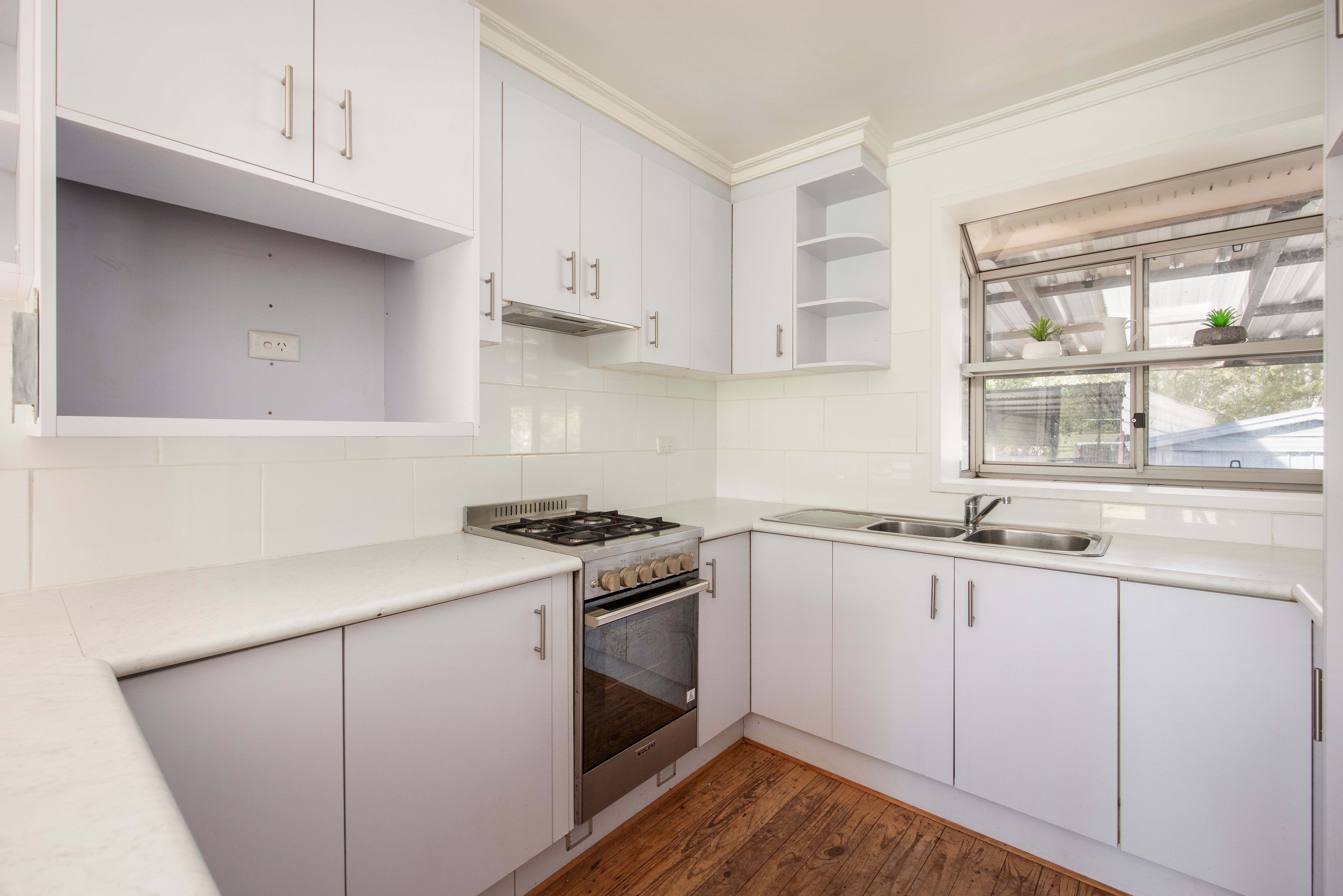 585 Kurnell Street — photo 5 of 6