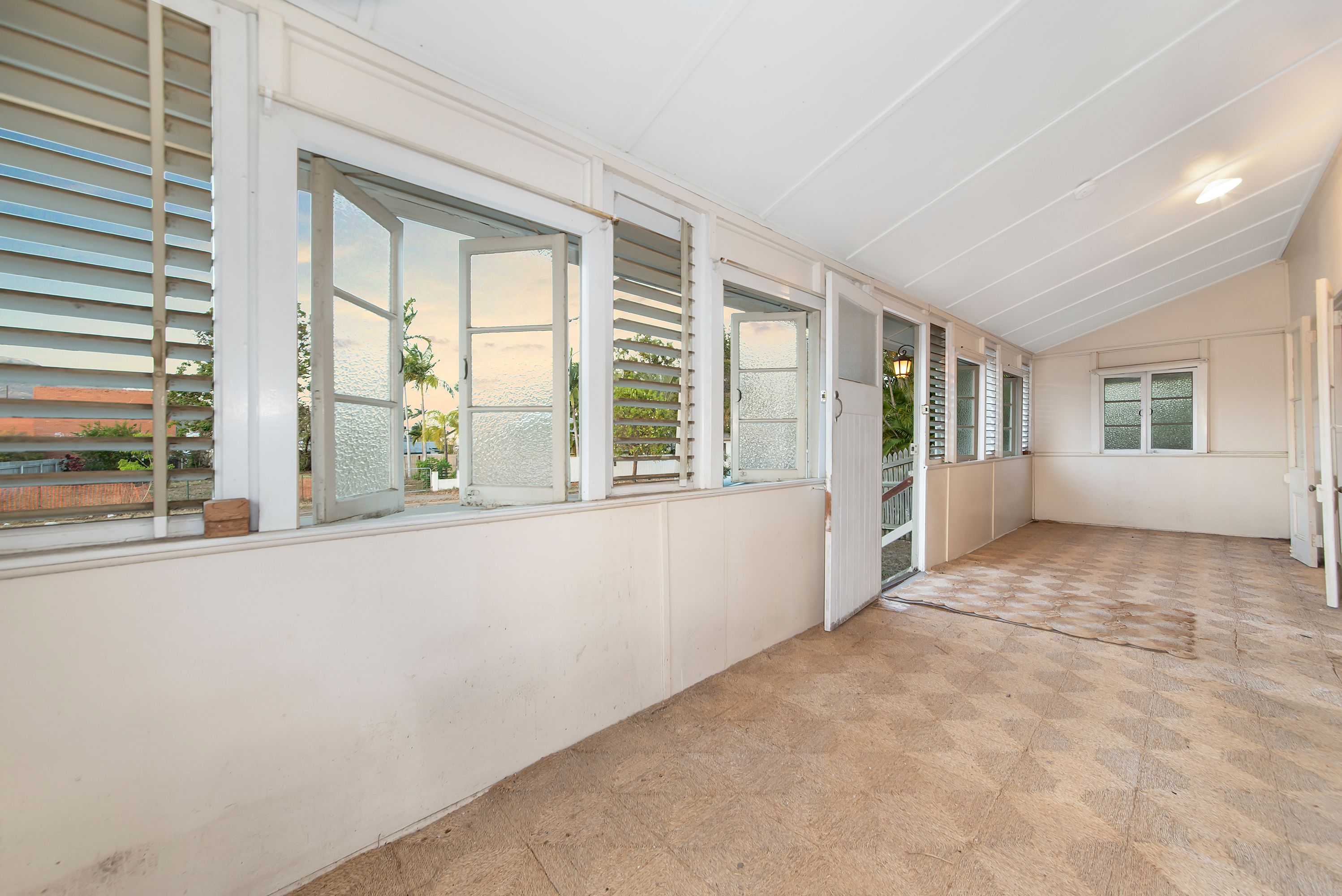 2 Armstrong Street, Hermit Park, QLD 4812