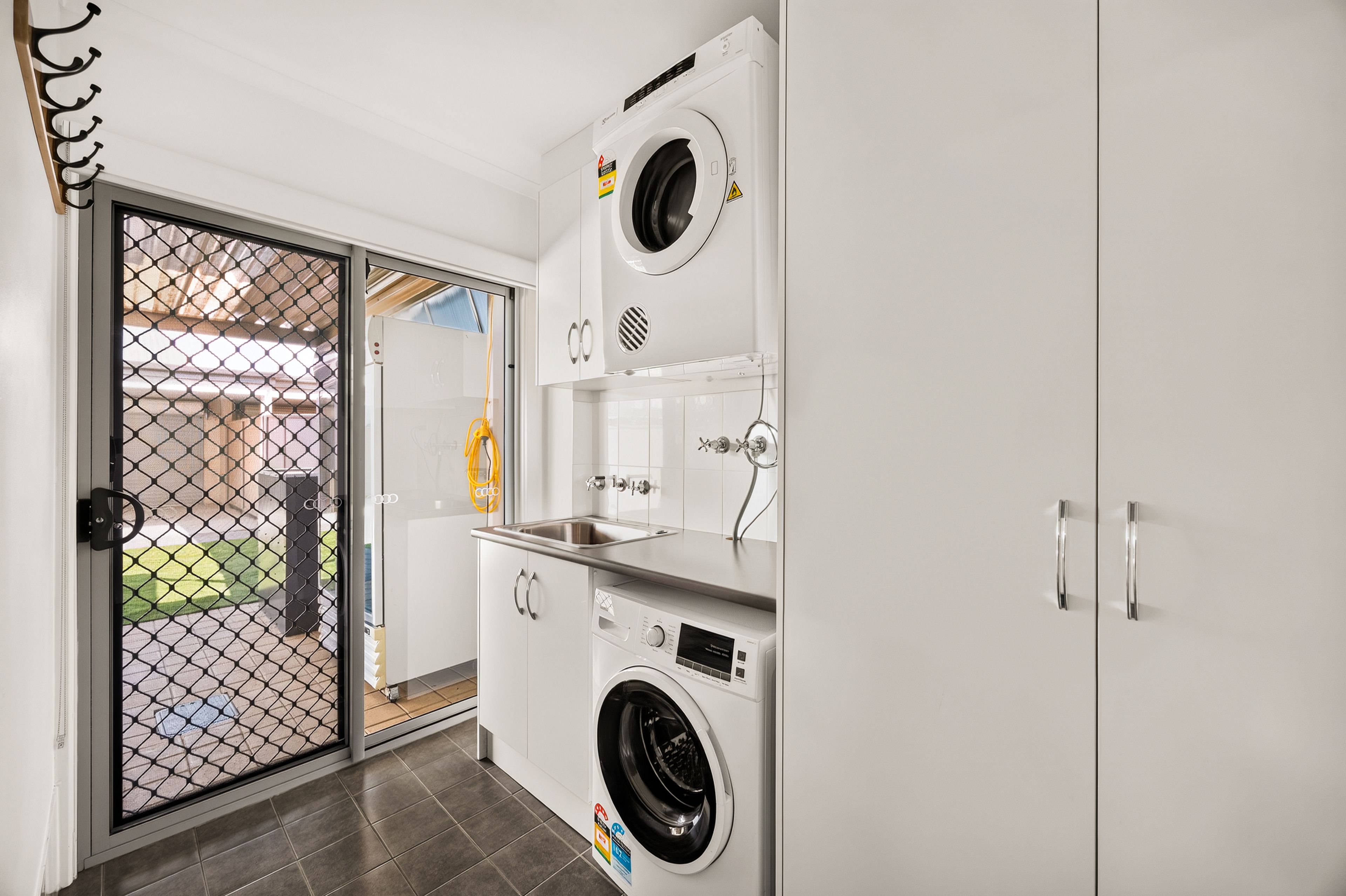 16 Telfer Street — photo 7 of 17