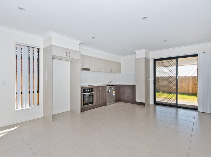 2/11 Regents Street, Redbank Plains, QLD 4301