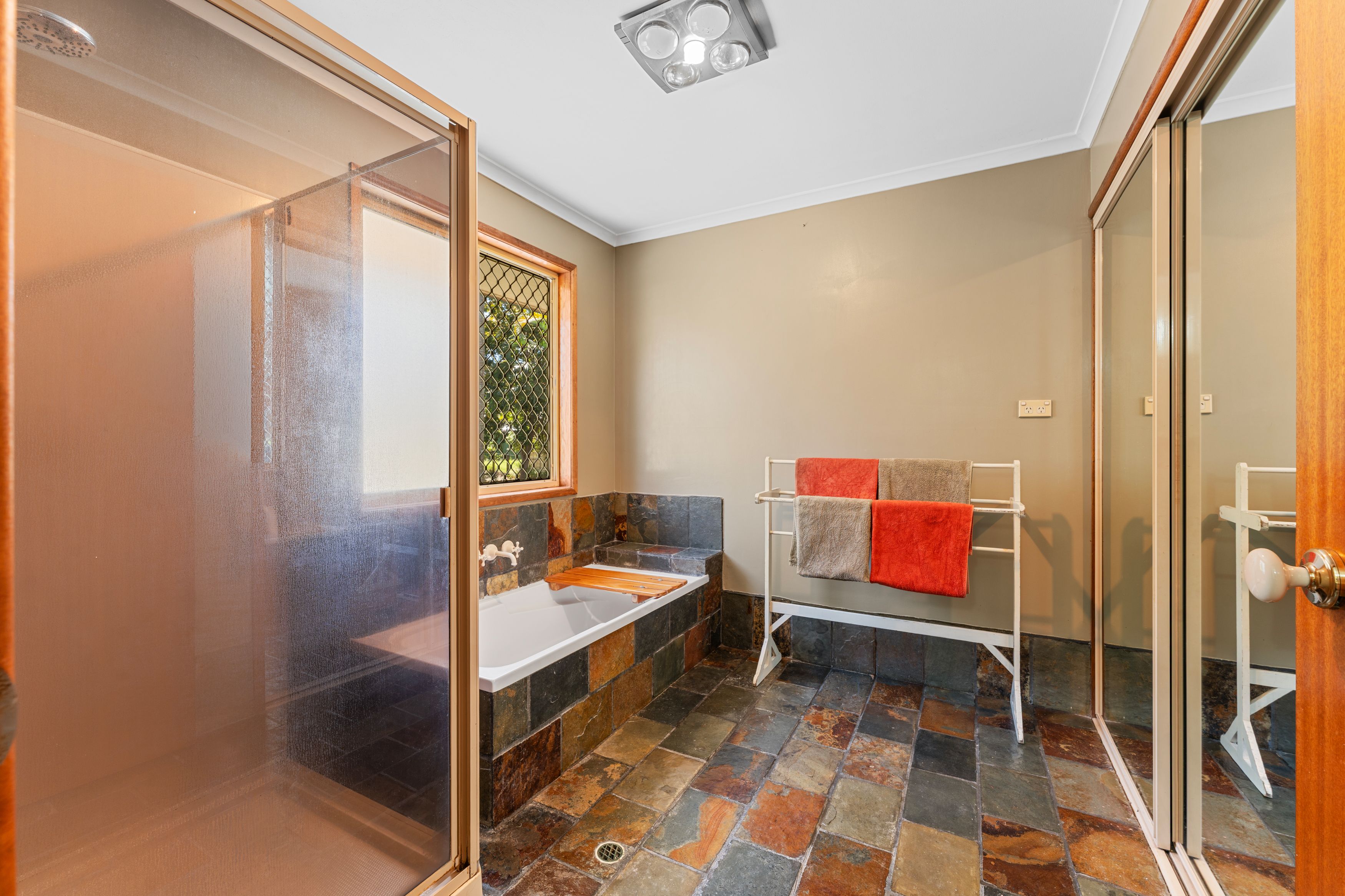 19 Warren Crescent — photo 15 of 30