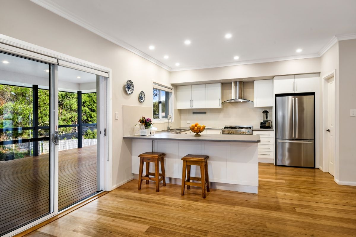 10 Henderson Avenue