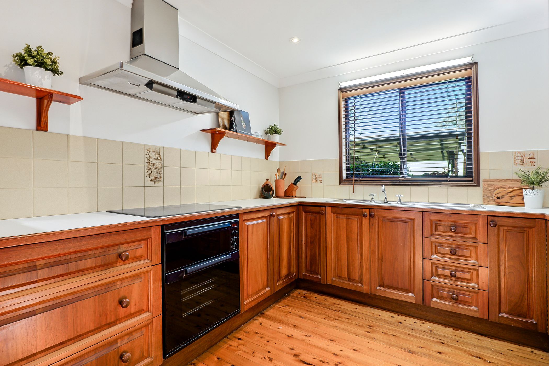 41 Waratah Street — photo 5 of 12