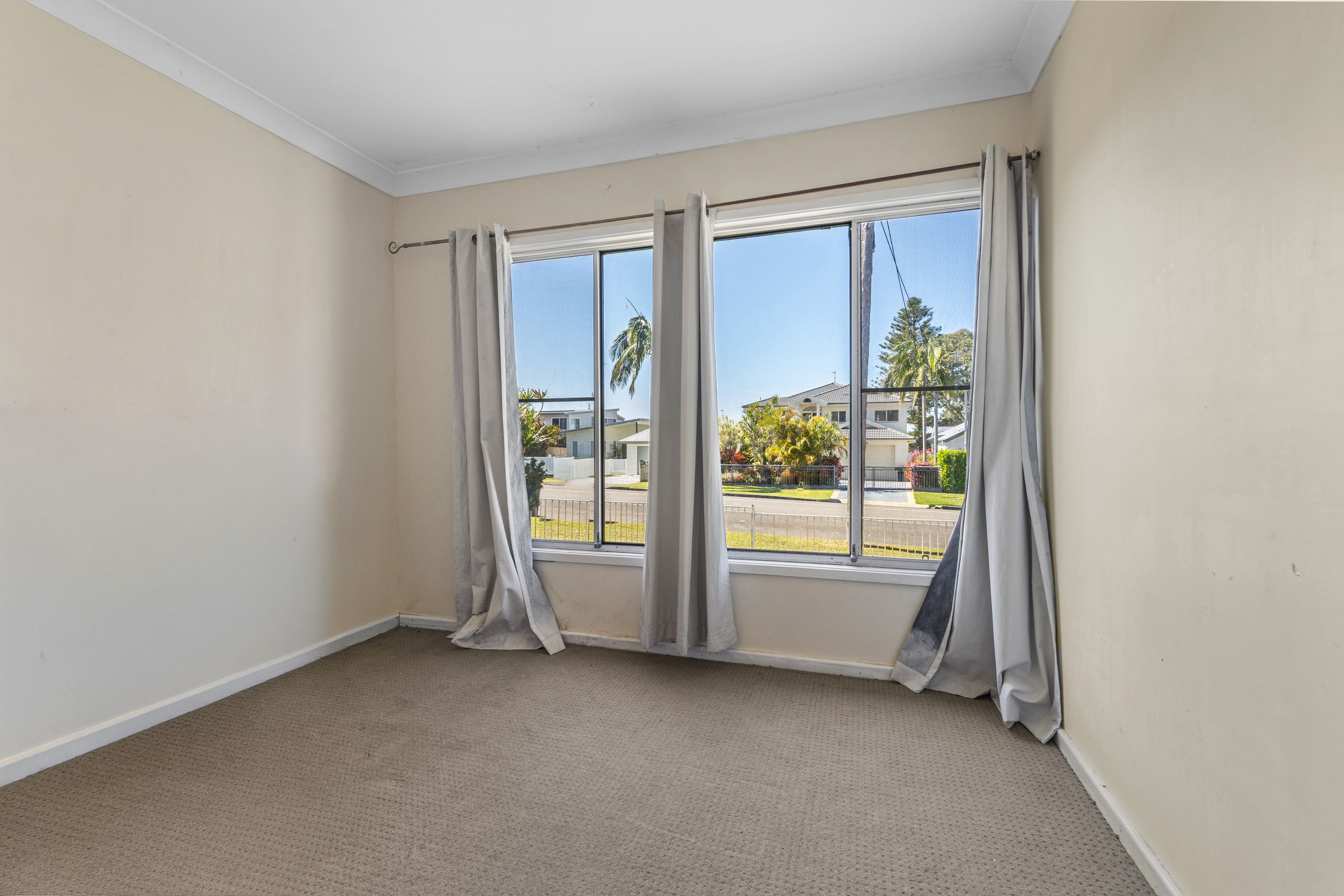 140 Sunrise Avenue — photo 9 of 14