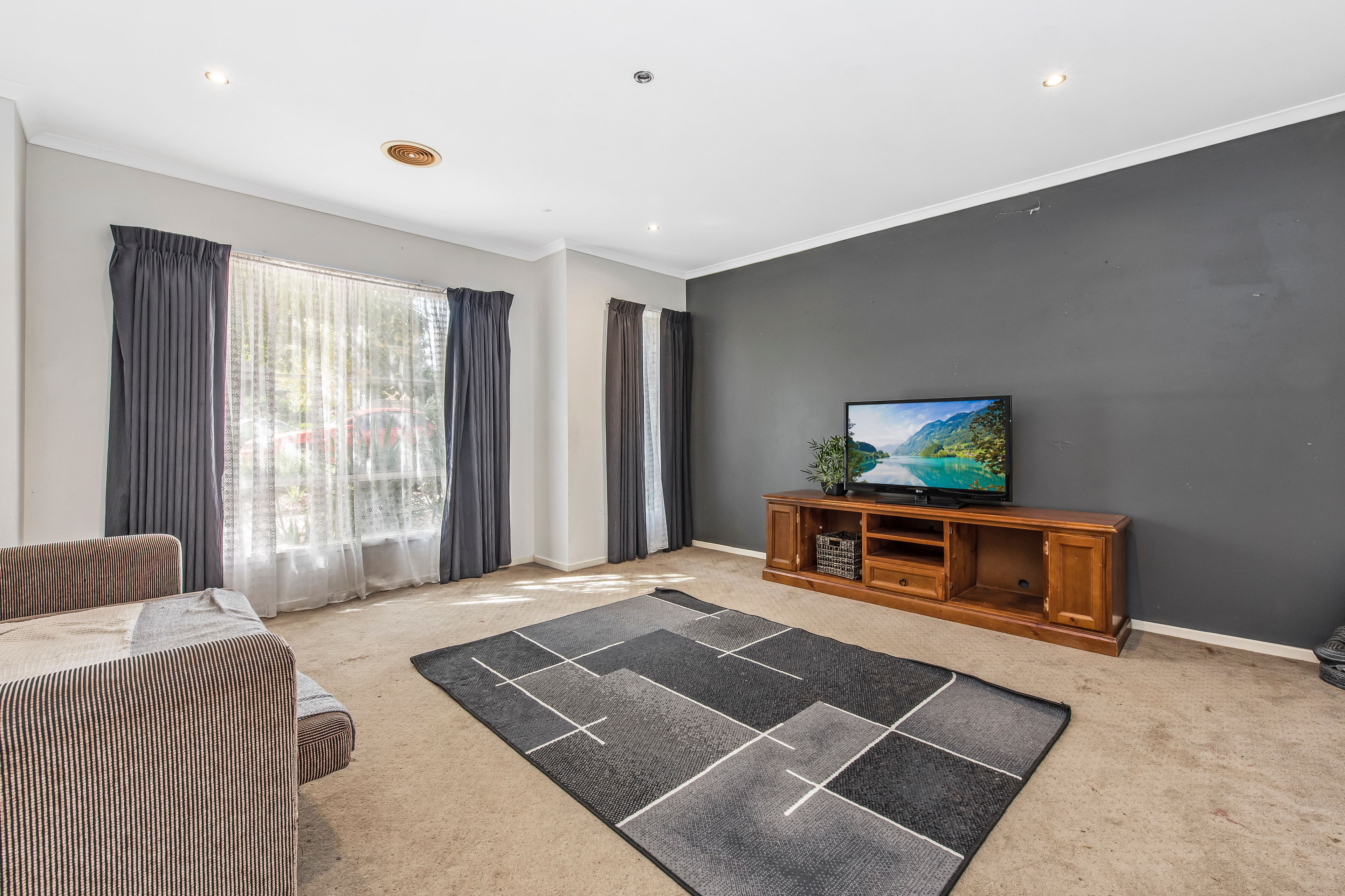 11 Fallingwater Drive, Pakenham, VIC 3810