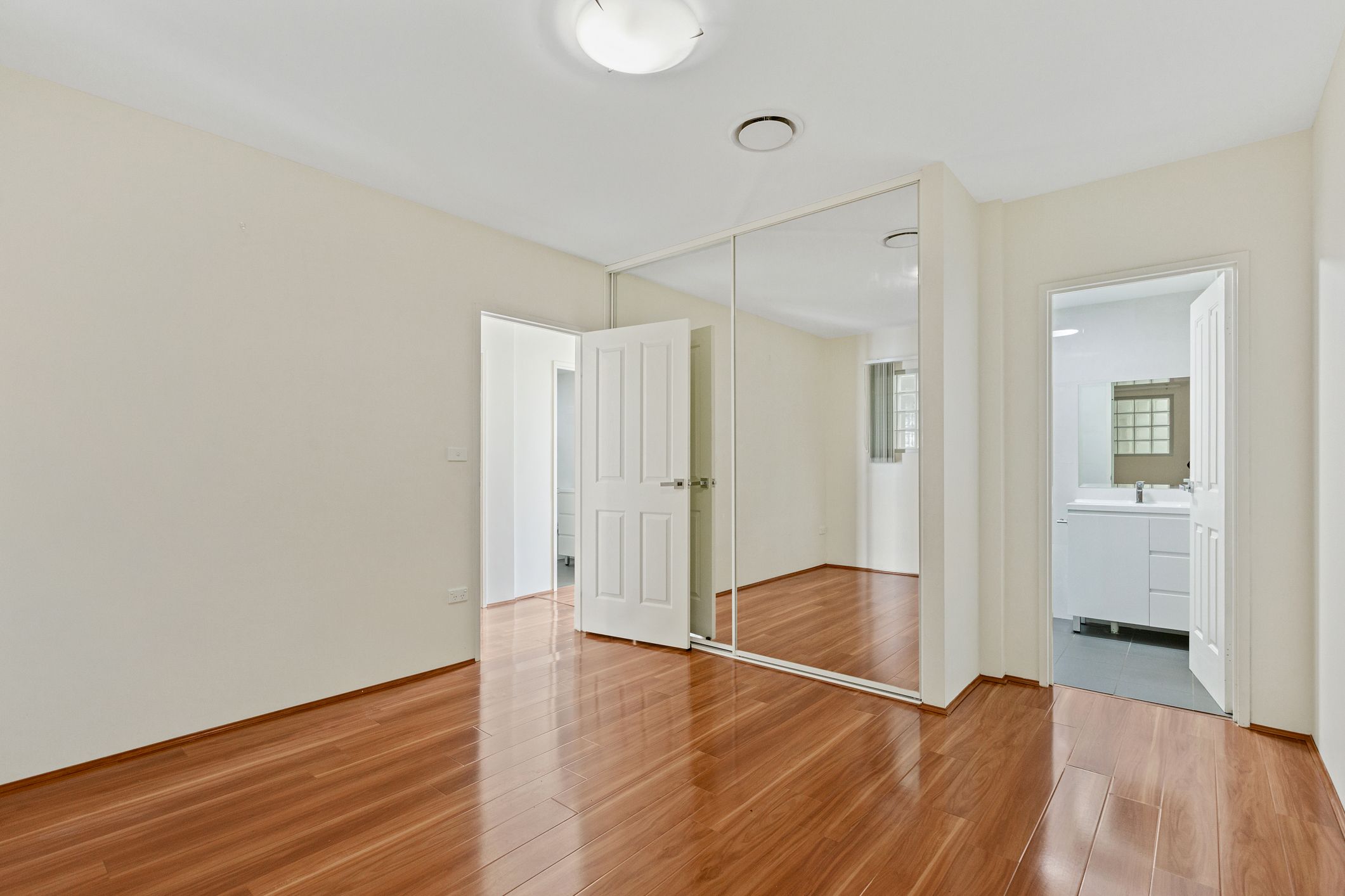 5/2933 Joyce Street, Pendle Hill, NSW 2145 Sold Apartment Ray