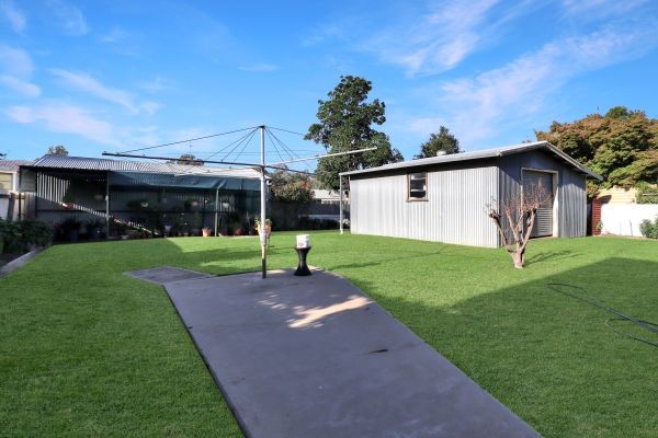233 Burchfield Avenue, Deniliquin, NSW 2710