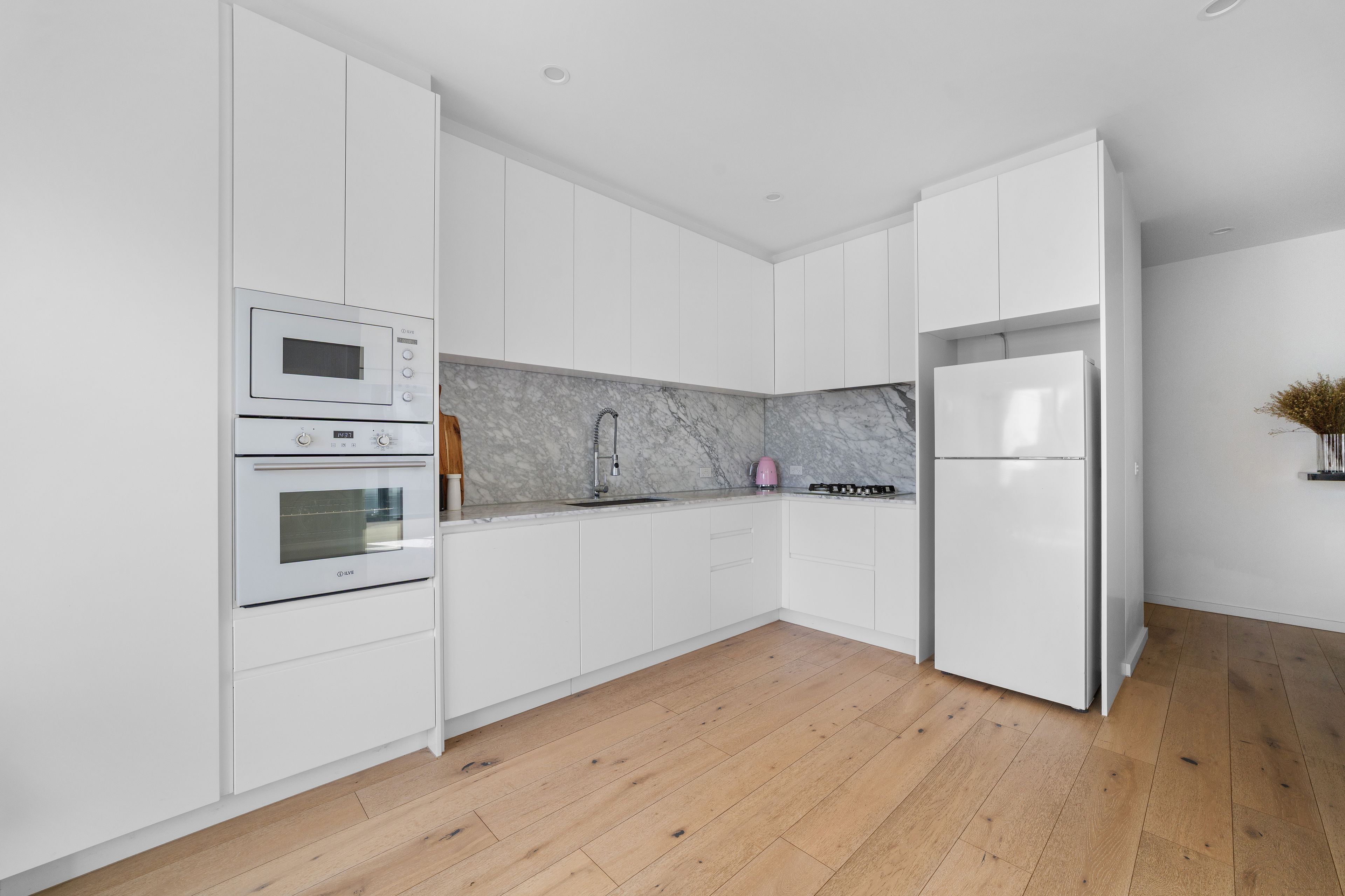 107/15 Maude Street — photo 3 of 17