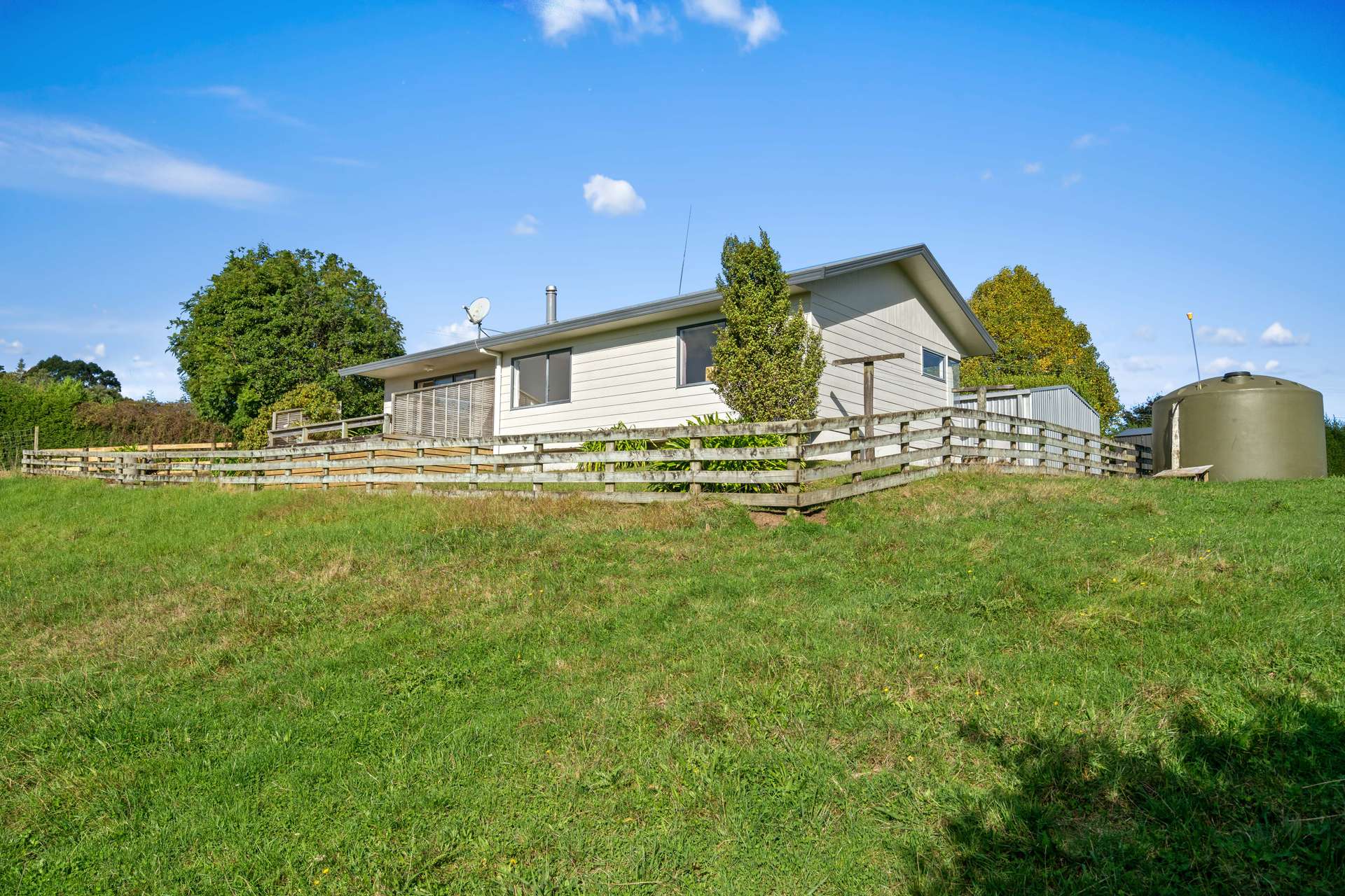 33 Williams Road North photo 28
