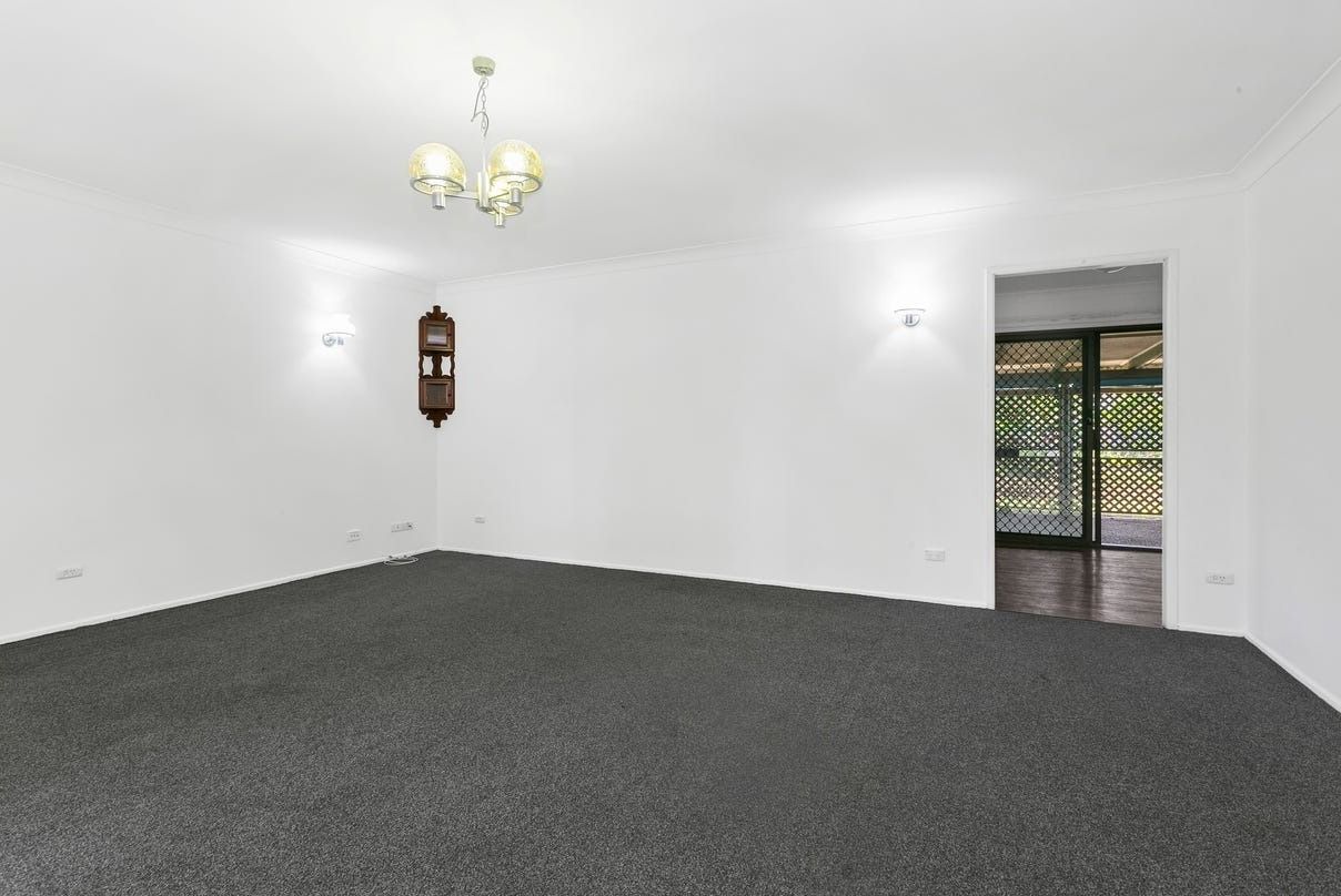 19 Springwood Road — photo 3 of 10