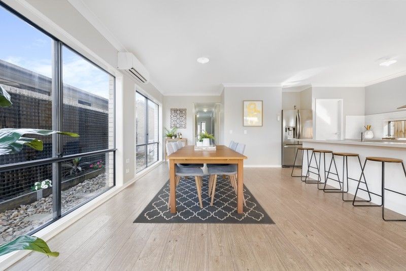 13 Mount Greville Way, Park Ridge, QLD 4125