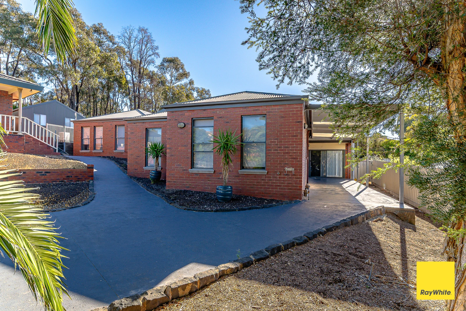 8-10 Edwards Road, Kennington, VIC 3550