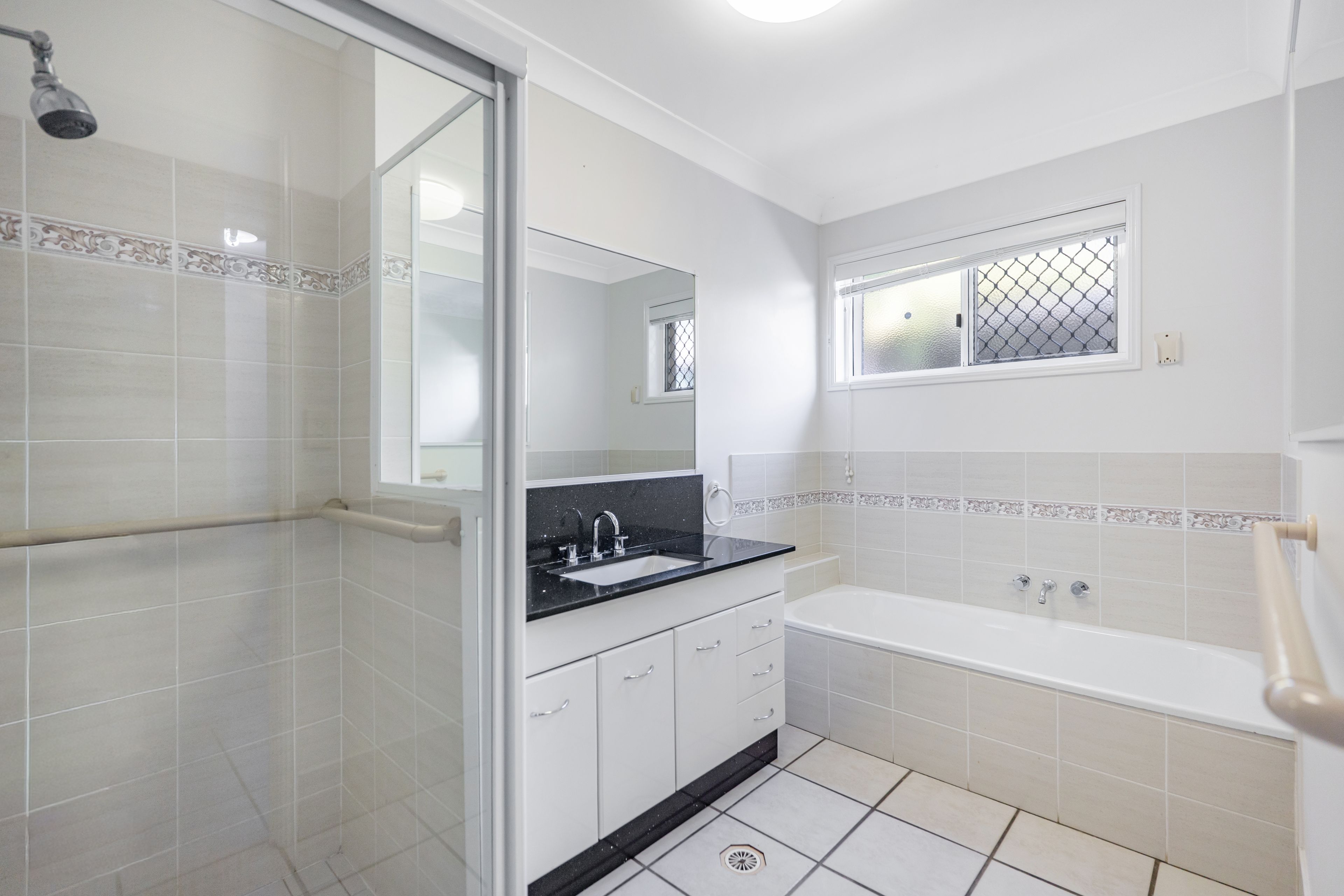 8A Maryborough Terrace — photo 11 of 26
