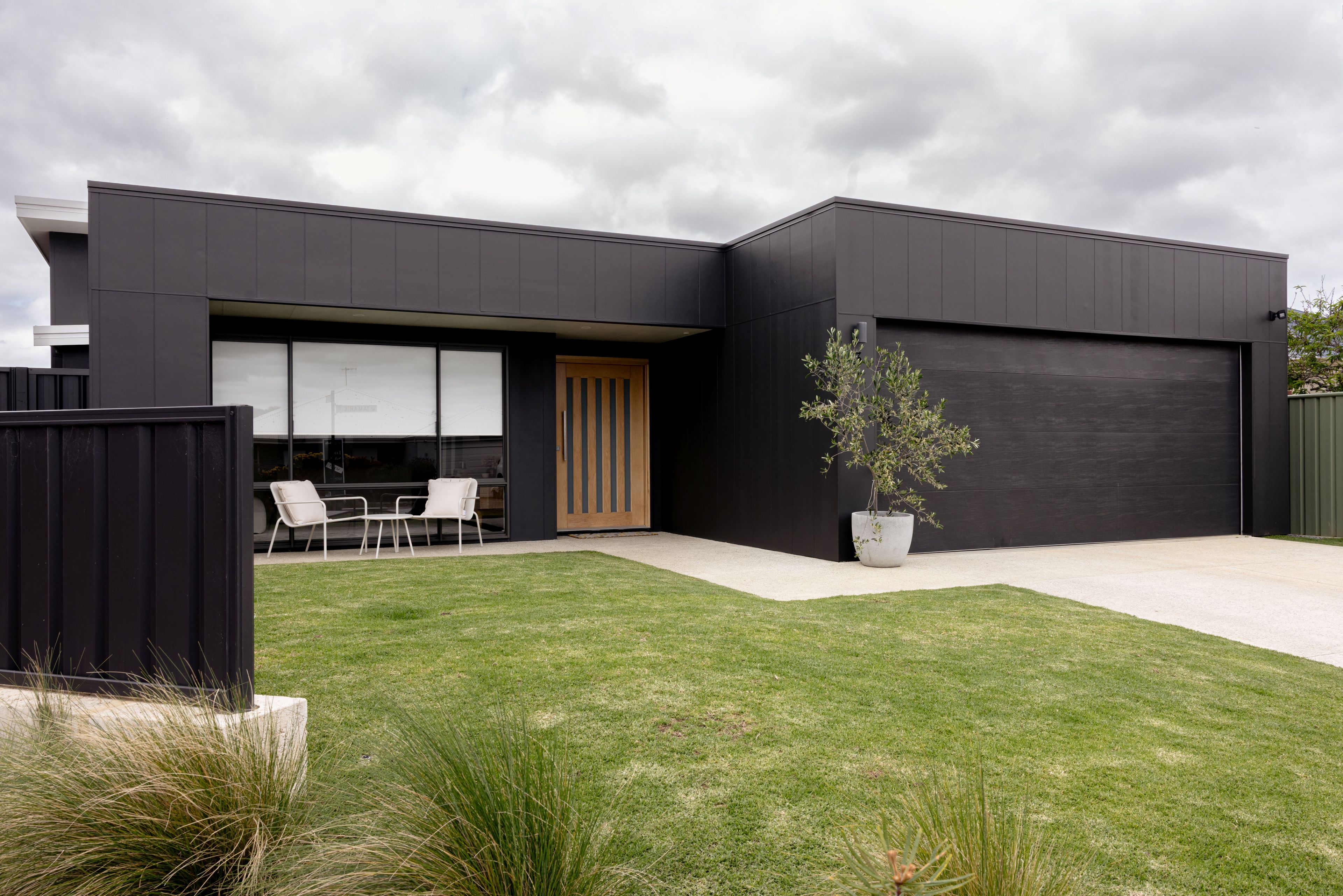 3 Tamarix Crescent — photo 19 of 30