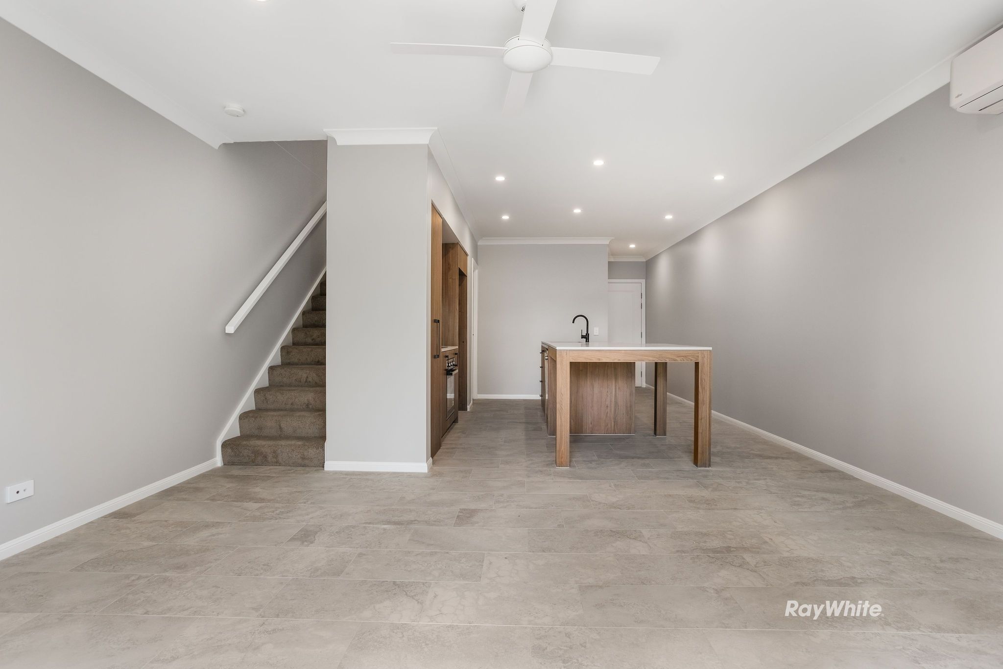 86/10 Astral Court — photo 4 of 22