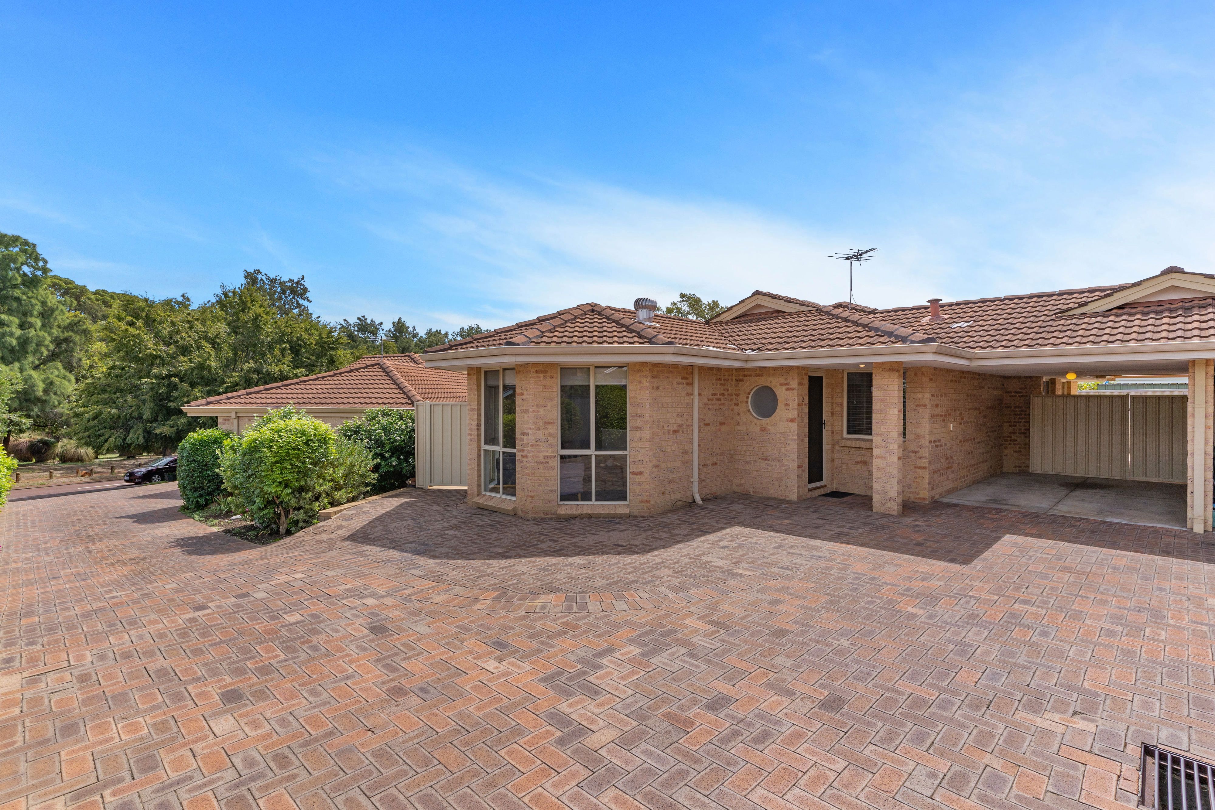 2/3 Parkwood Avenue, Woodvale, WA 6026